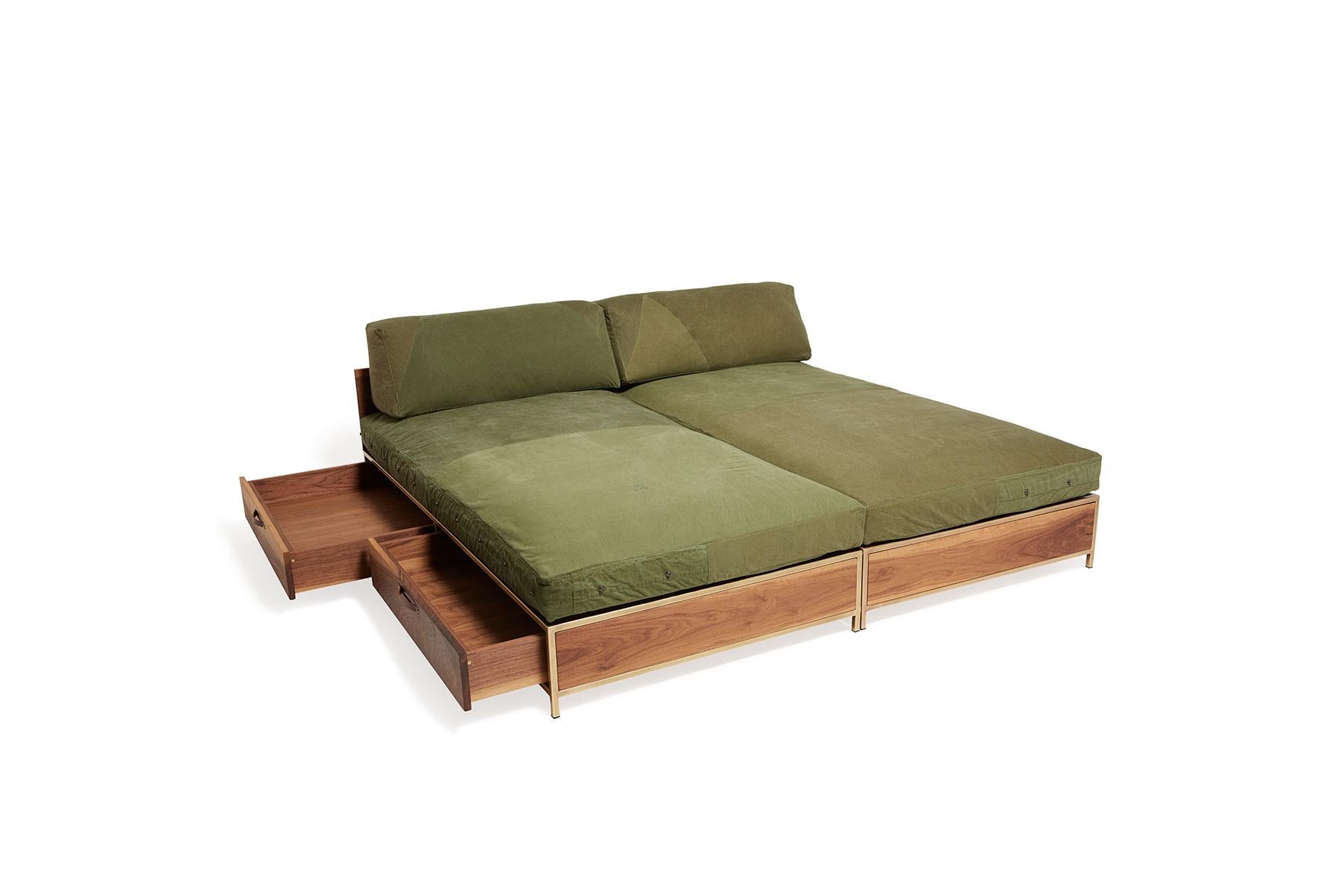 Sofa d'invité militaire vintage avec tiroirs de rangement en vente 1