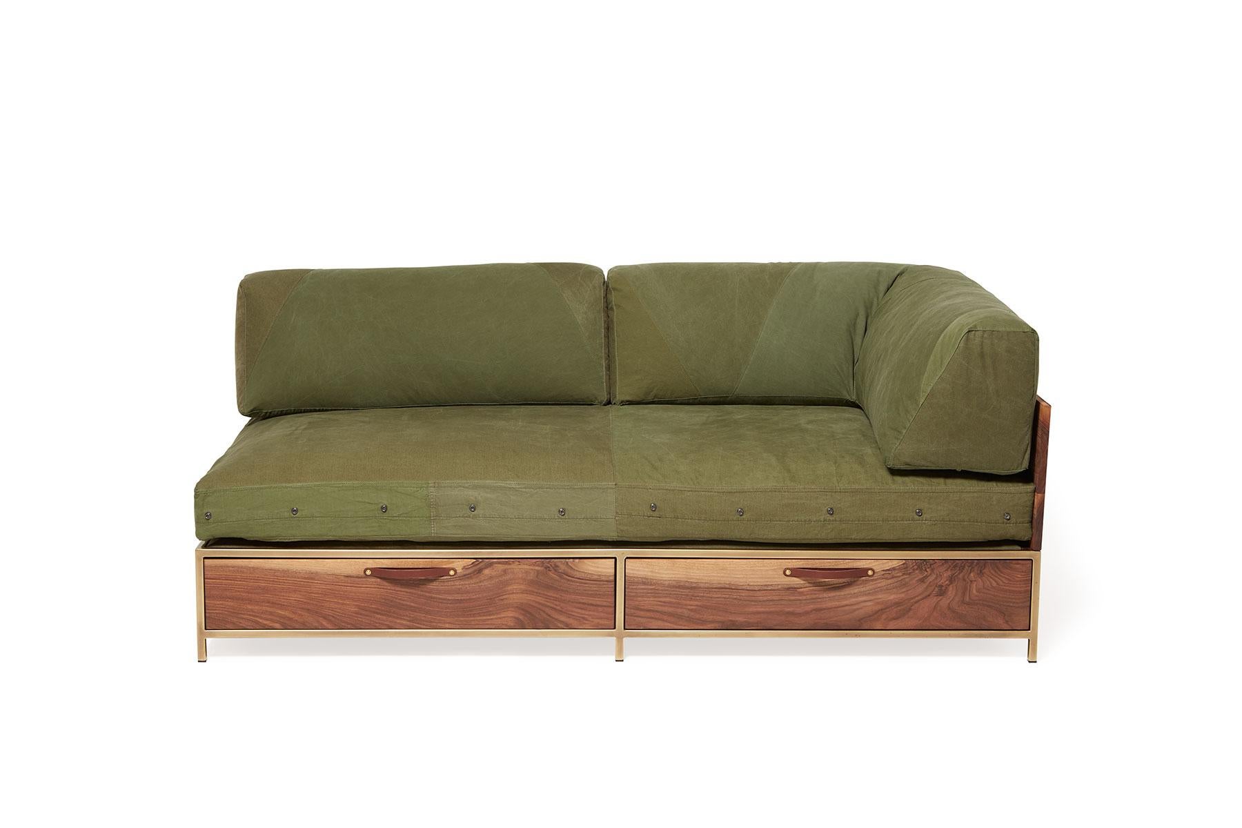 Sofa d'invité militaire vintage avec tiroirs de rangement en vente 2