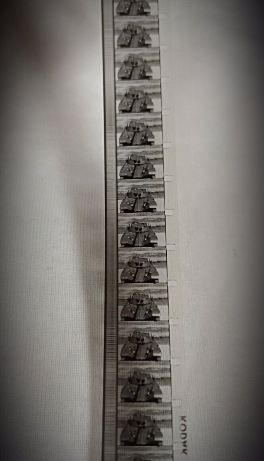 Empire Film militaire vintage avec boîte en métal 
