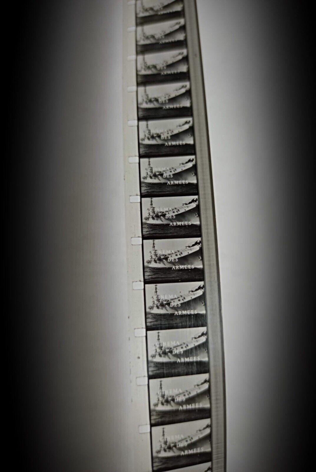 20ième siècle Film militaire vintage avec boîte en métal 