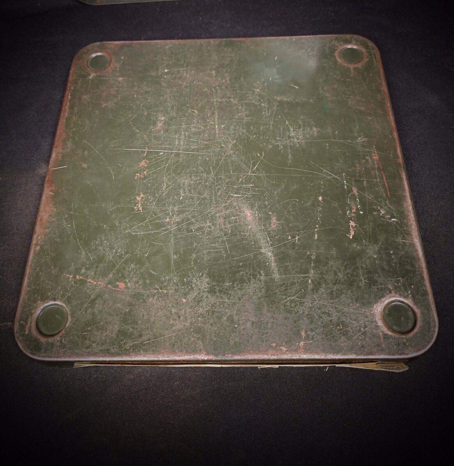 Película Militar Vintage con Caja Metálica 