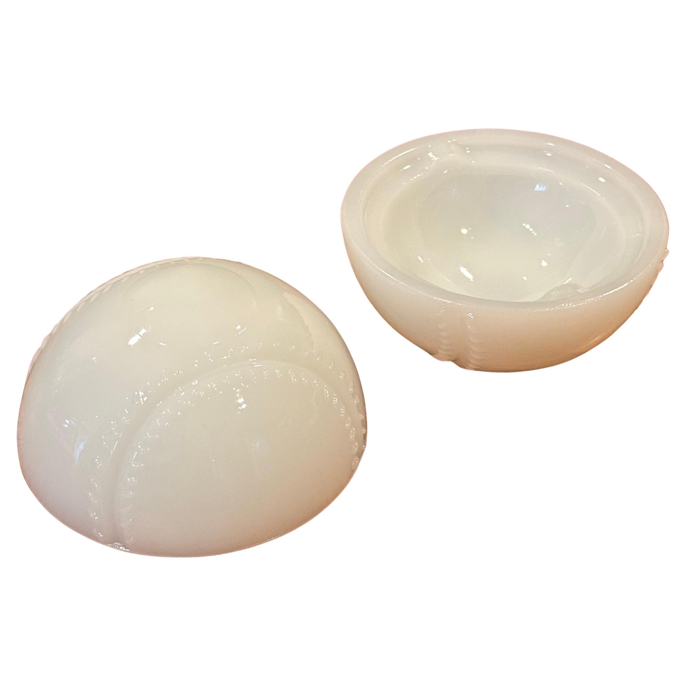 Trinket Box für Baseball aus Milchglas in Milchglas (Gegossen) im Angebot