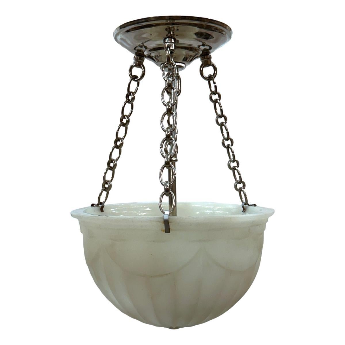 Vintage Milk Glass Fixture (Englisch) im Angebot