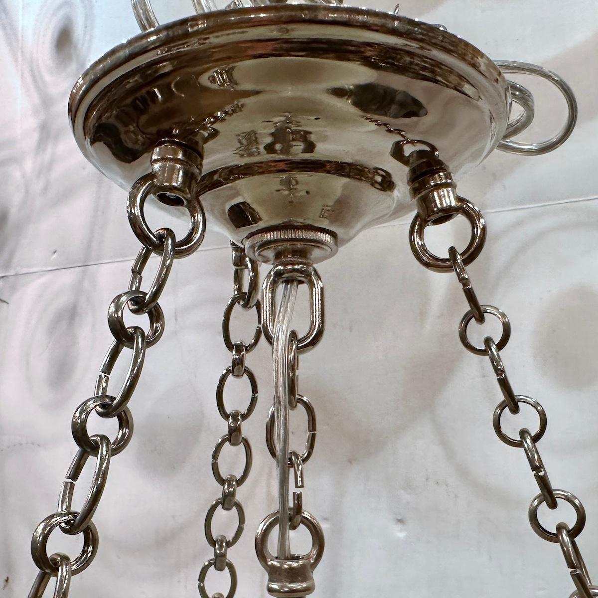 Vintage Milk Glass Fixture im Zustand „Gut“ im Angebot in New York, NY