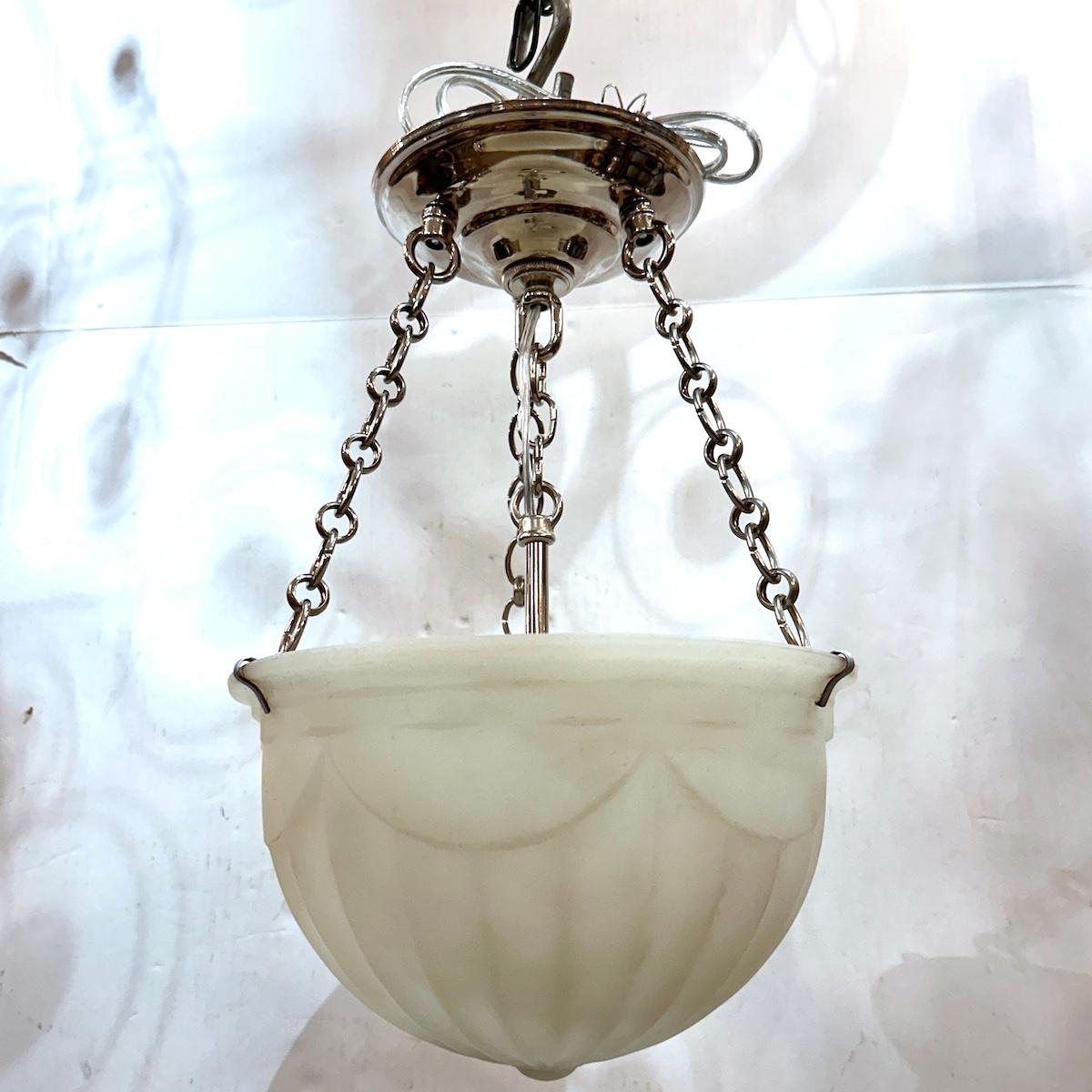Vintage Milk Glass Fixture im Angebot 1