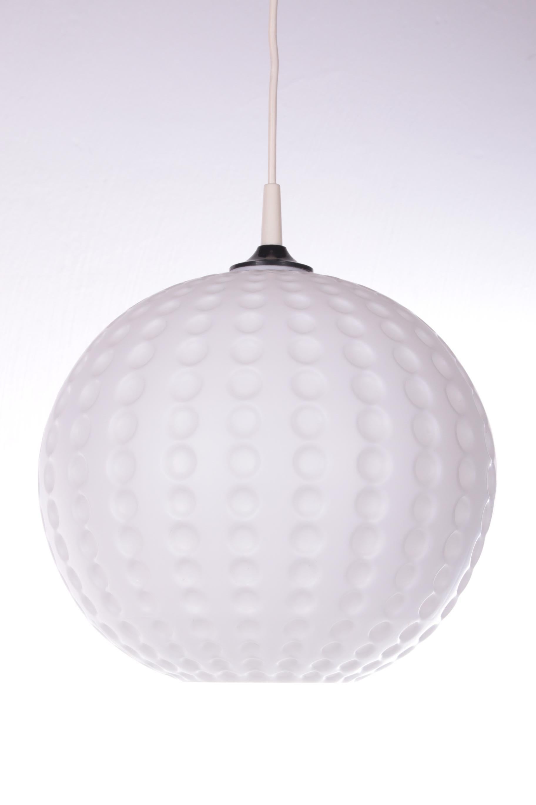 Vintage milk glass hanging lamp by Peill und Putzler, 1960s


A beautiful hanging lamp from the German lamp brand Peill und Putzler. These lamps were produced around the 1960s.

The lamp has a beautiful soft white color. This is due to the milk