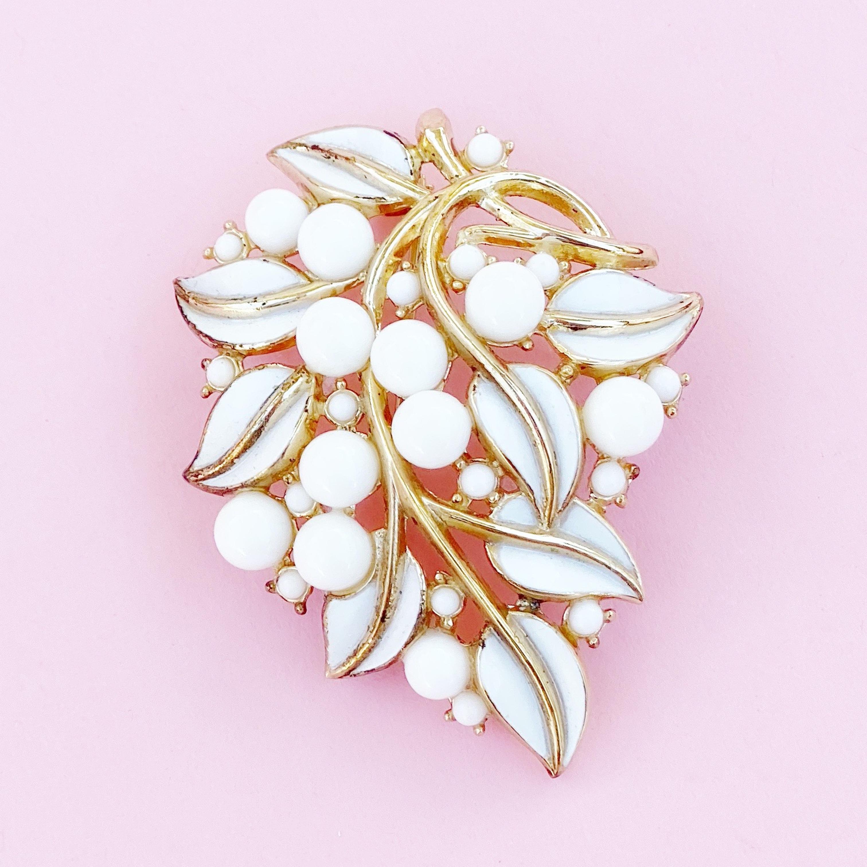 Vintage Milk Glass & White Enamel Leaves Gilded Brooch By Crown Trifari, 1950s In Good Condition In McKinney, TX