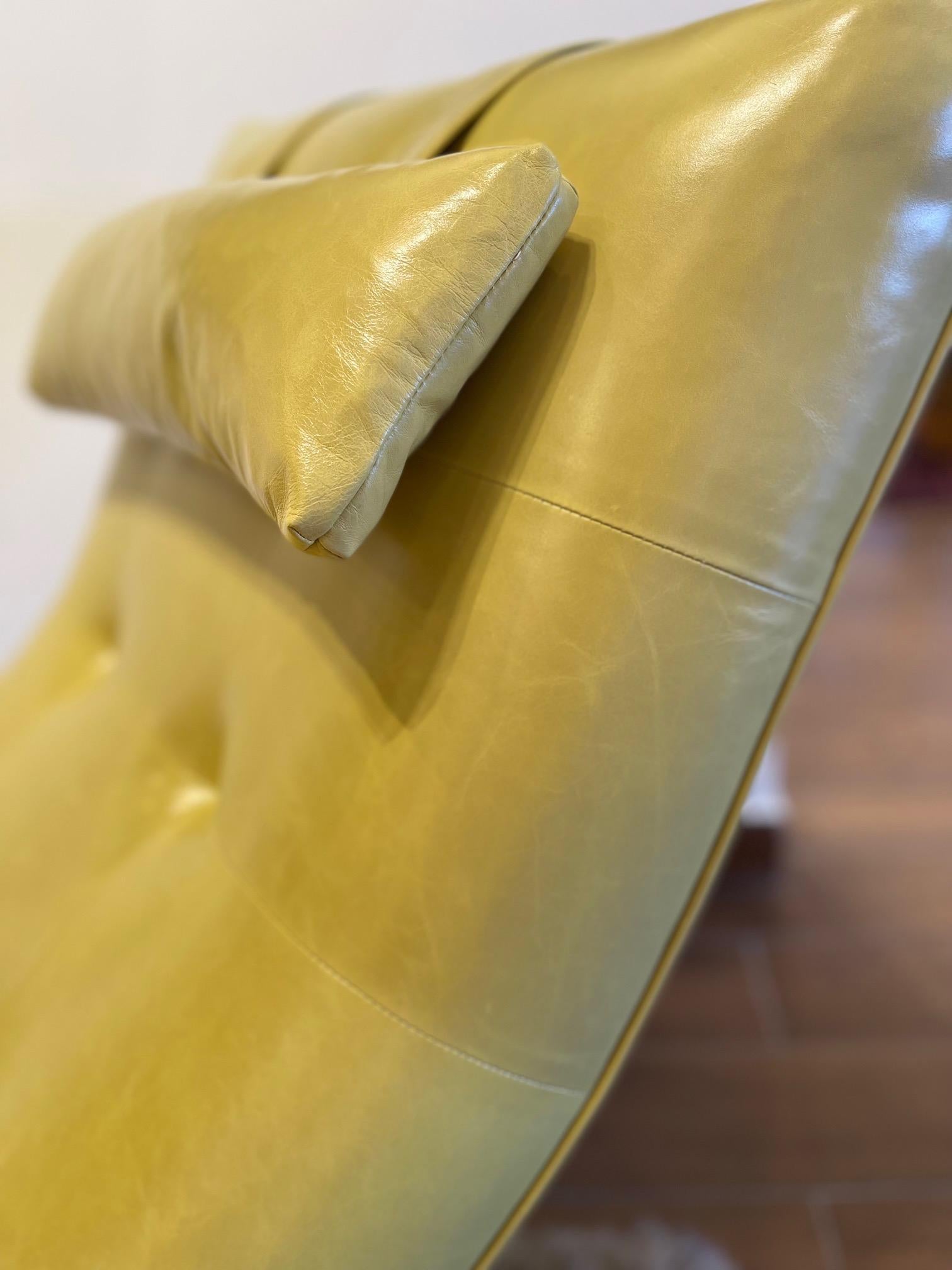 Chaise longue vintage Milo Baughman Wave cromada en piel italiana verde kiwi en Bueno estado para la venta en Saint Louis, US
