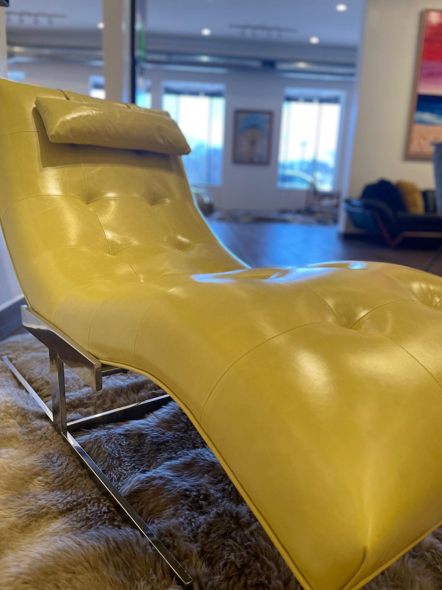 Chaise longue vintage Milo Baughman Wave cromada en piel italiana verde kiwi finales del siglo XX en venta