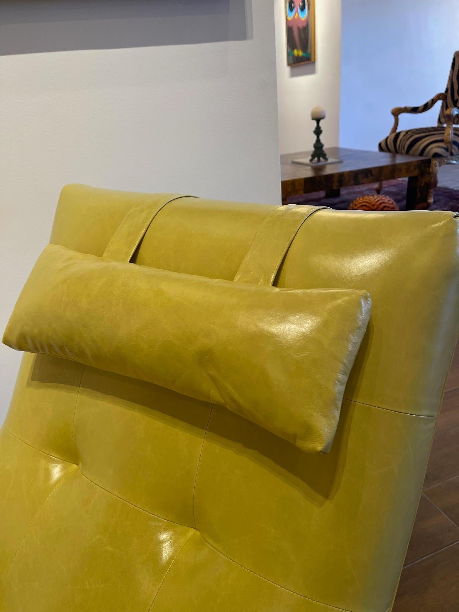 Chaise longue vintage Milo Baughman Wave cromada en piel italiana verde kiwi Cuero en venta
