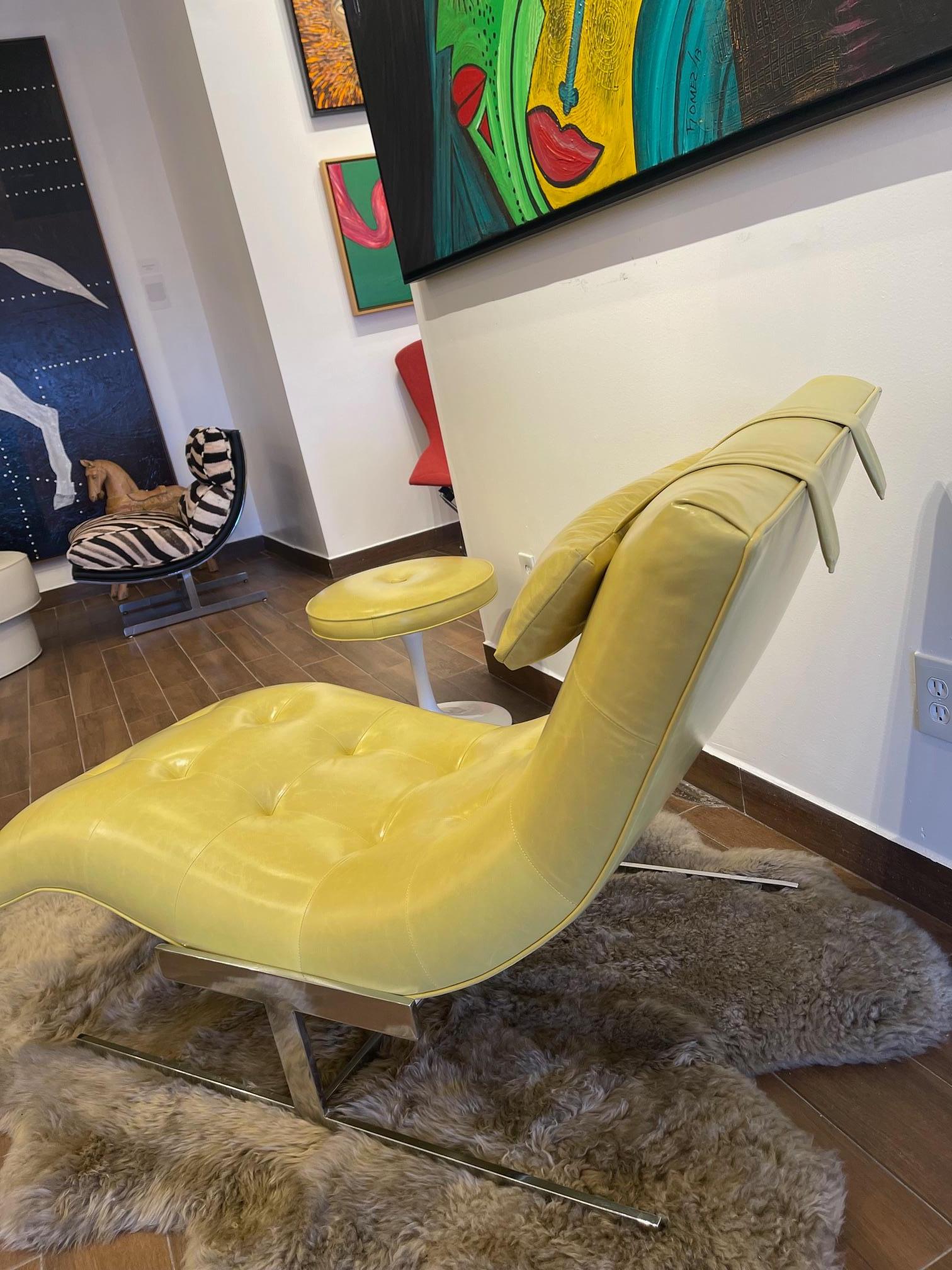 Chaise longue vintage Milo Baughman Wave cromada en piel italiana verde kiwi en venta 1