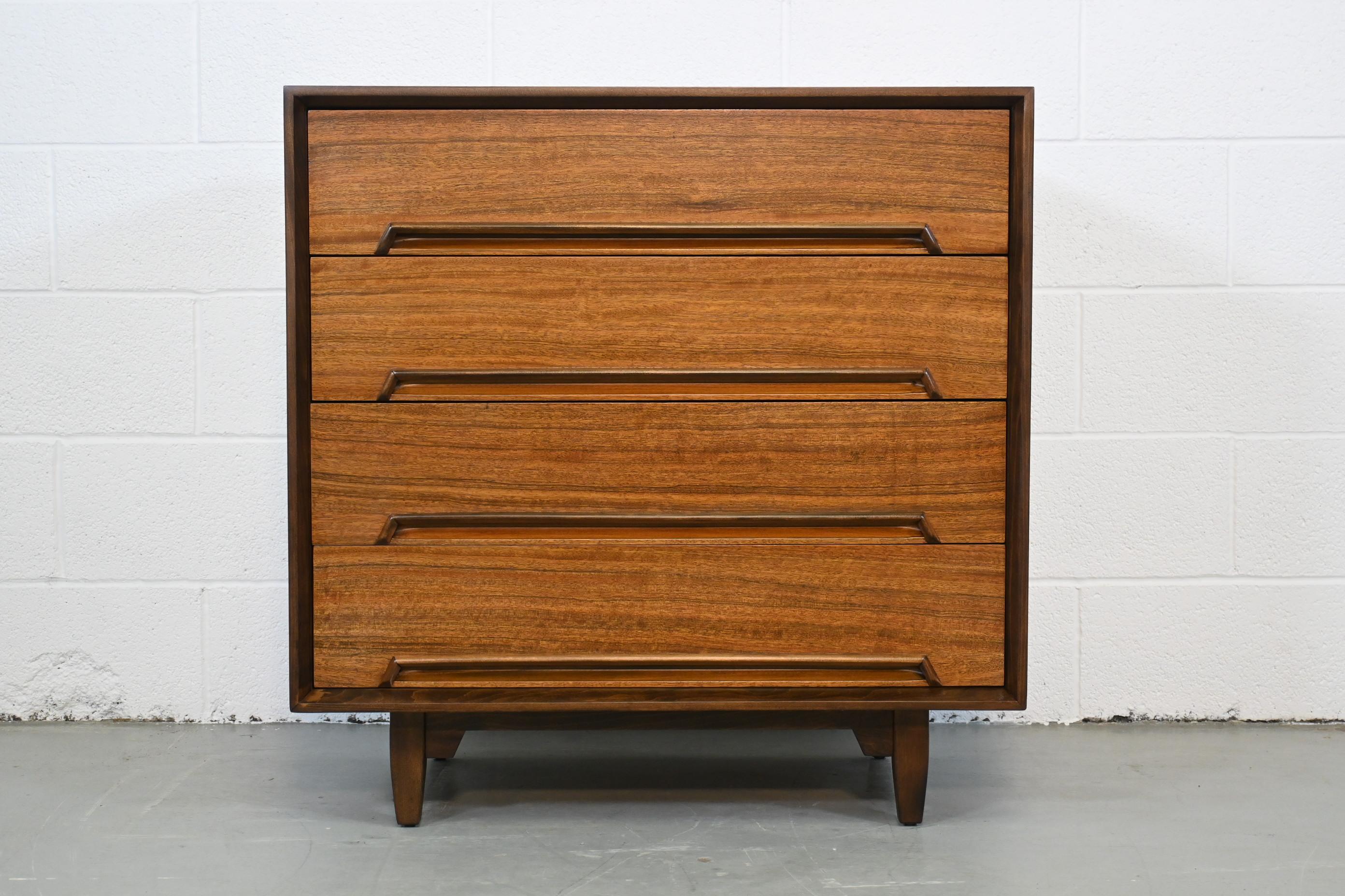 Milo Baughman for Drexel Perspective Mid-Century Modern chest of drawers or dresser

Drexel, USA, 1950s

32 Wide x 19 Deep x 32.63 High.

Mid-Century Modern Mindoro wood chest of four drawers. Could be used as a large