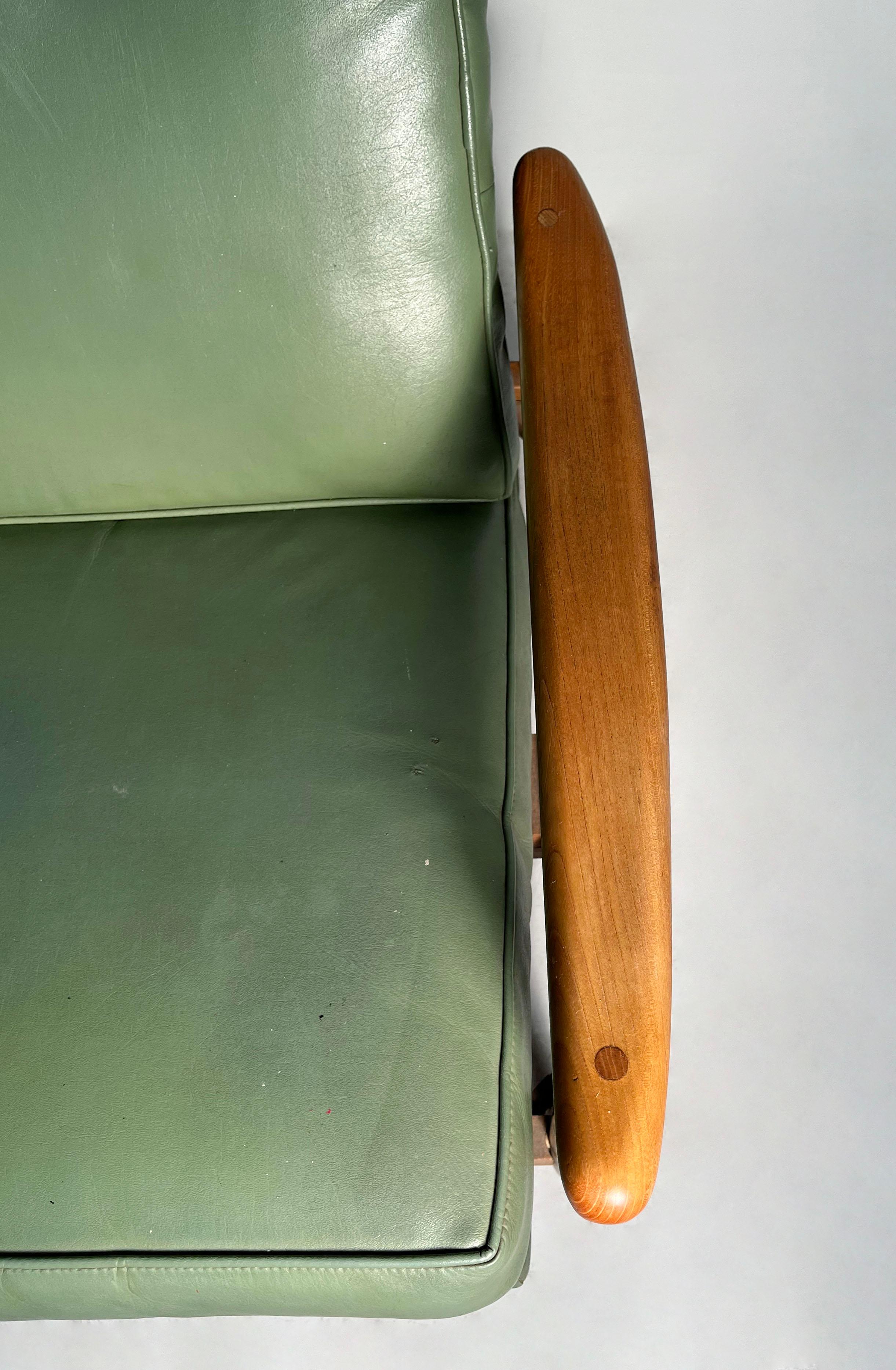 Vintage Milo Baughman Recliner Lounge Chair In Fair Condition For Sale In Chicago, IL