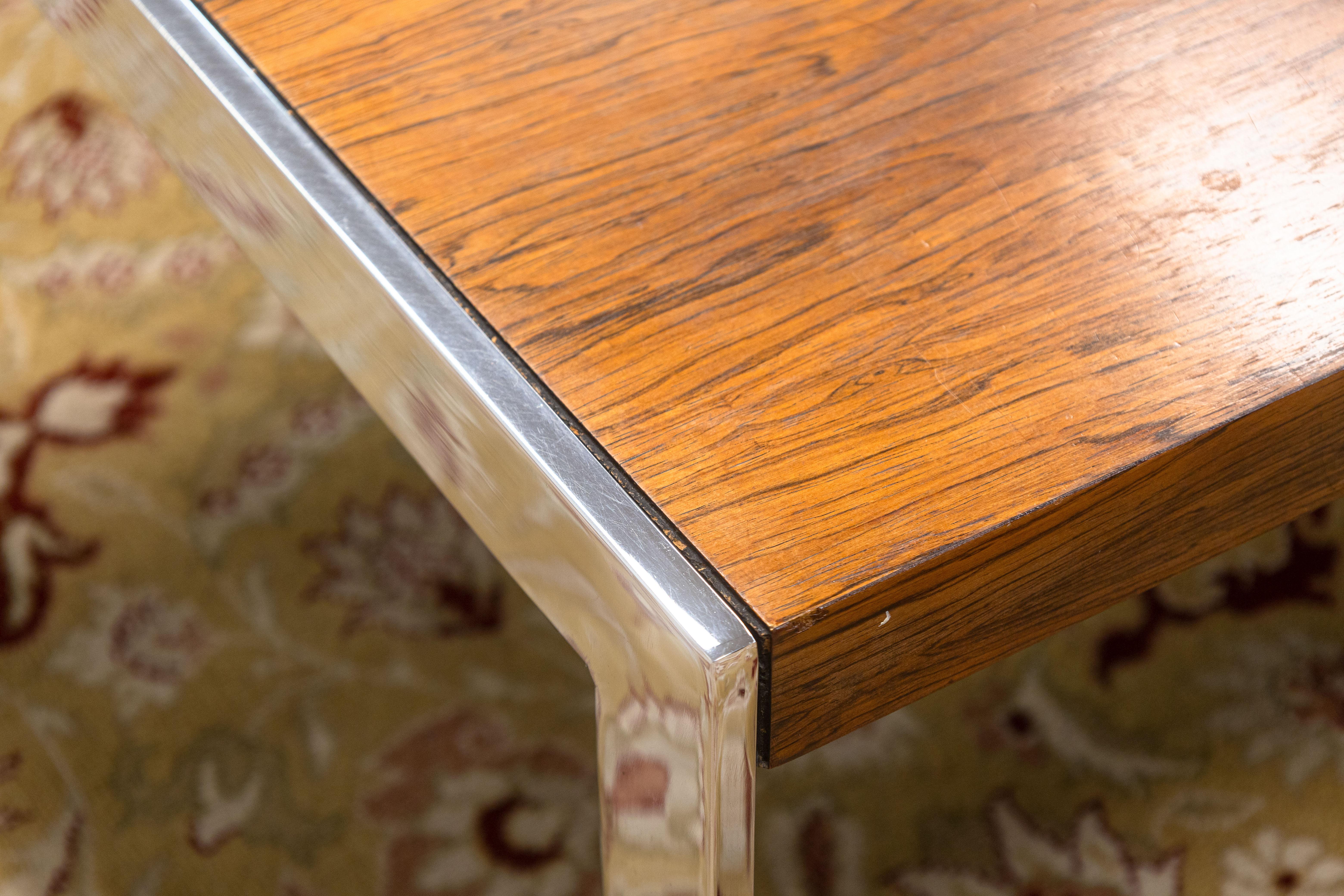 Vintage Milo Baughman Rosenholz und poliertem Chrom rechteckigen Couchtisch (amerikanisch) im Angebot