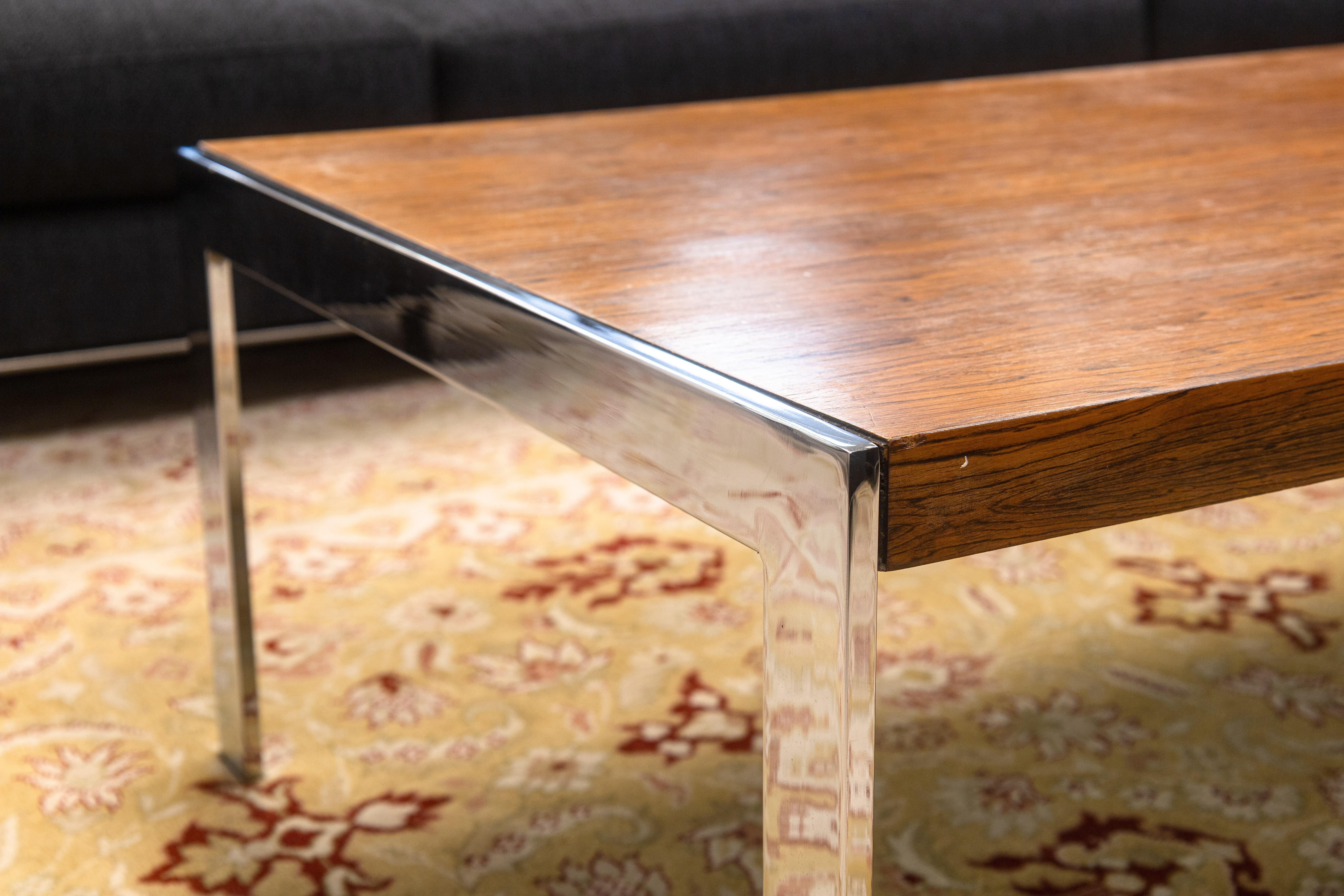 Vintage Milo Baughman Rosenholz und poliertem Chrom rechteckigen Couchtisch im Zustand „Gut“ im Angebot in Keego Harbor, MI