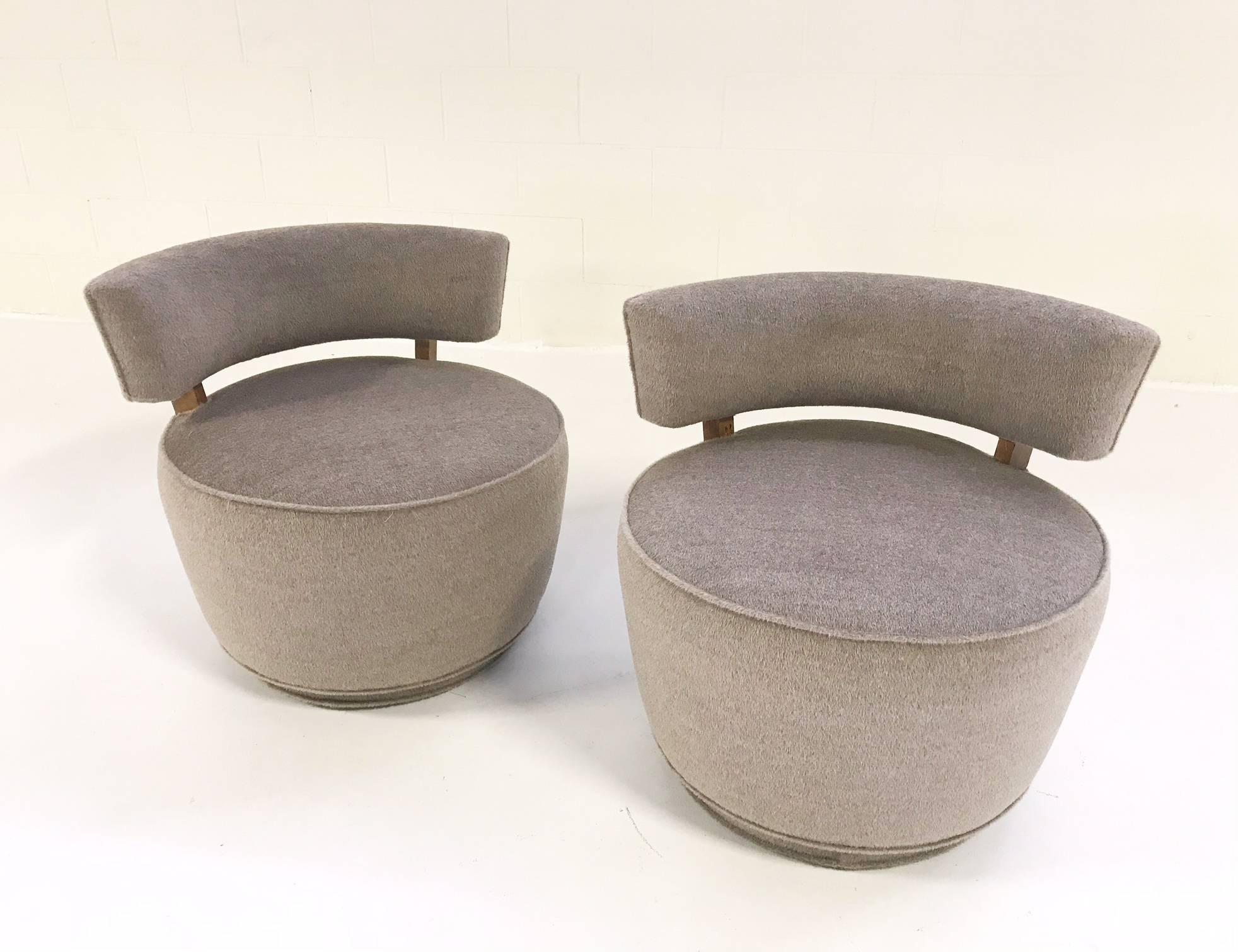 Vintage Milo Baughman Style Tub Chairs Restored in Loro Piana Alpaca Wool, Pair In Excellent Condition In SAINT LOUIS, MO