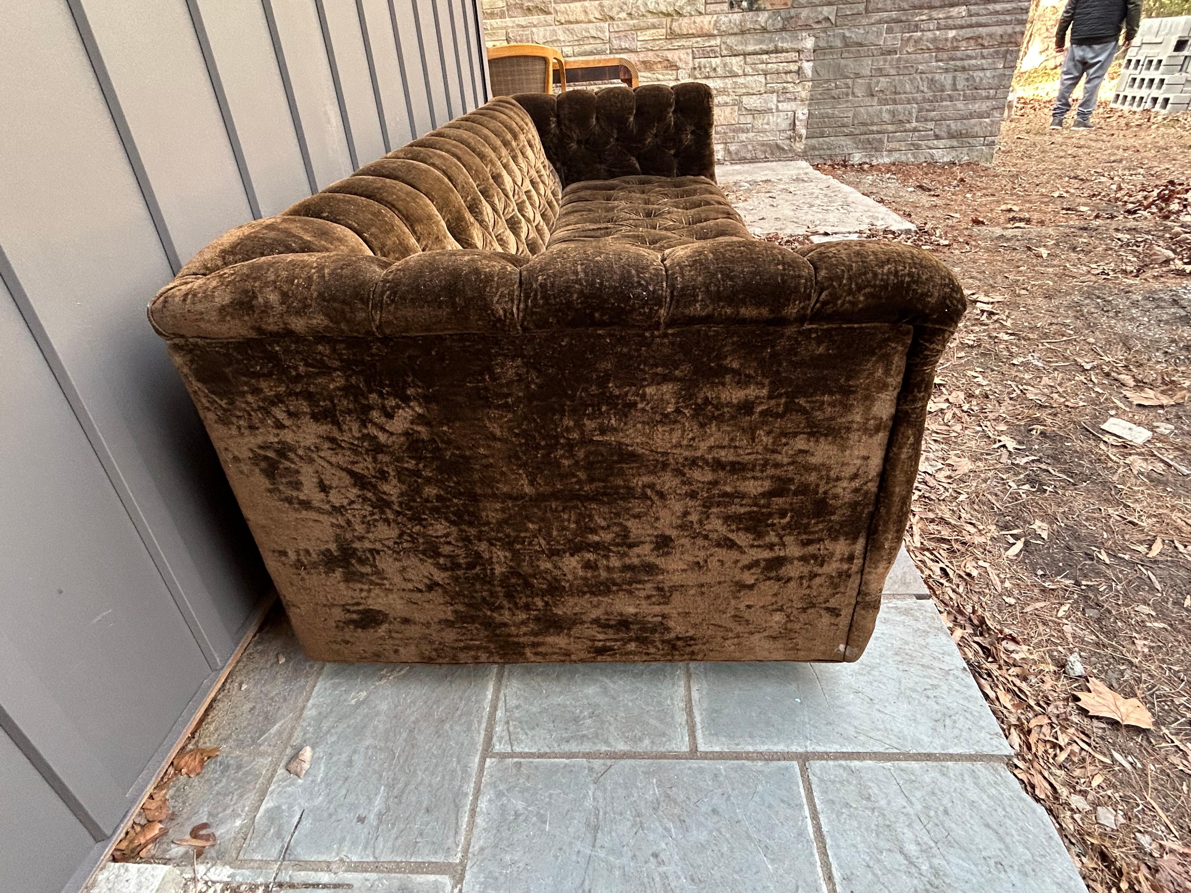 Mid-Century moderno Divano vintage stile Milo Baughman Tufted Tuxedo Mid-Century Modern in vendita