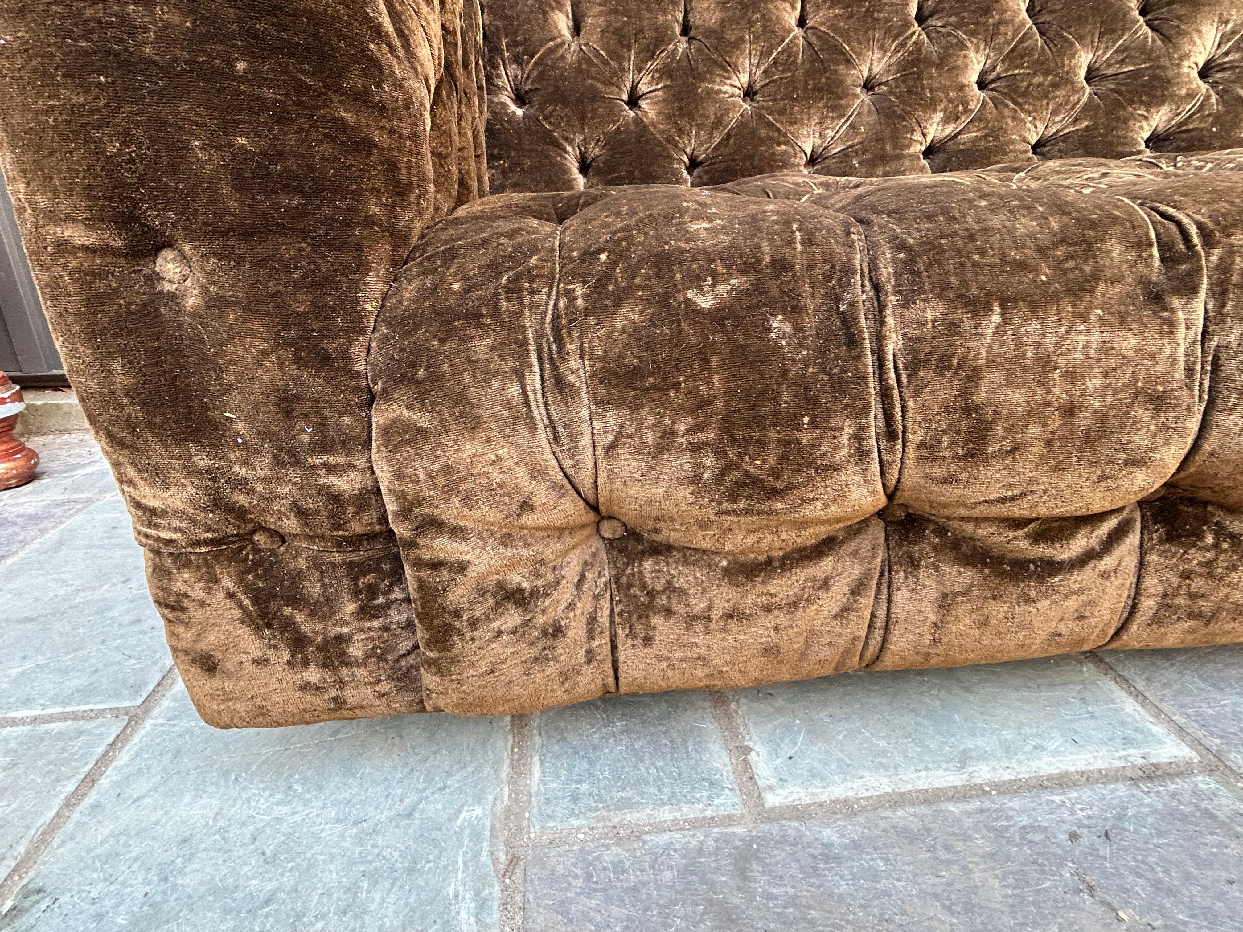 Tappezzeria Divano vintage stile Milo Baughman Tufted Tuxedo Mid-Century Modern in vendita