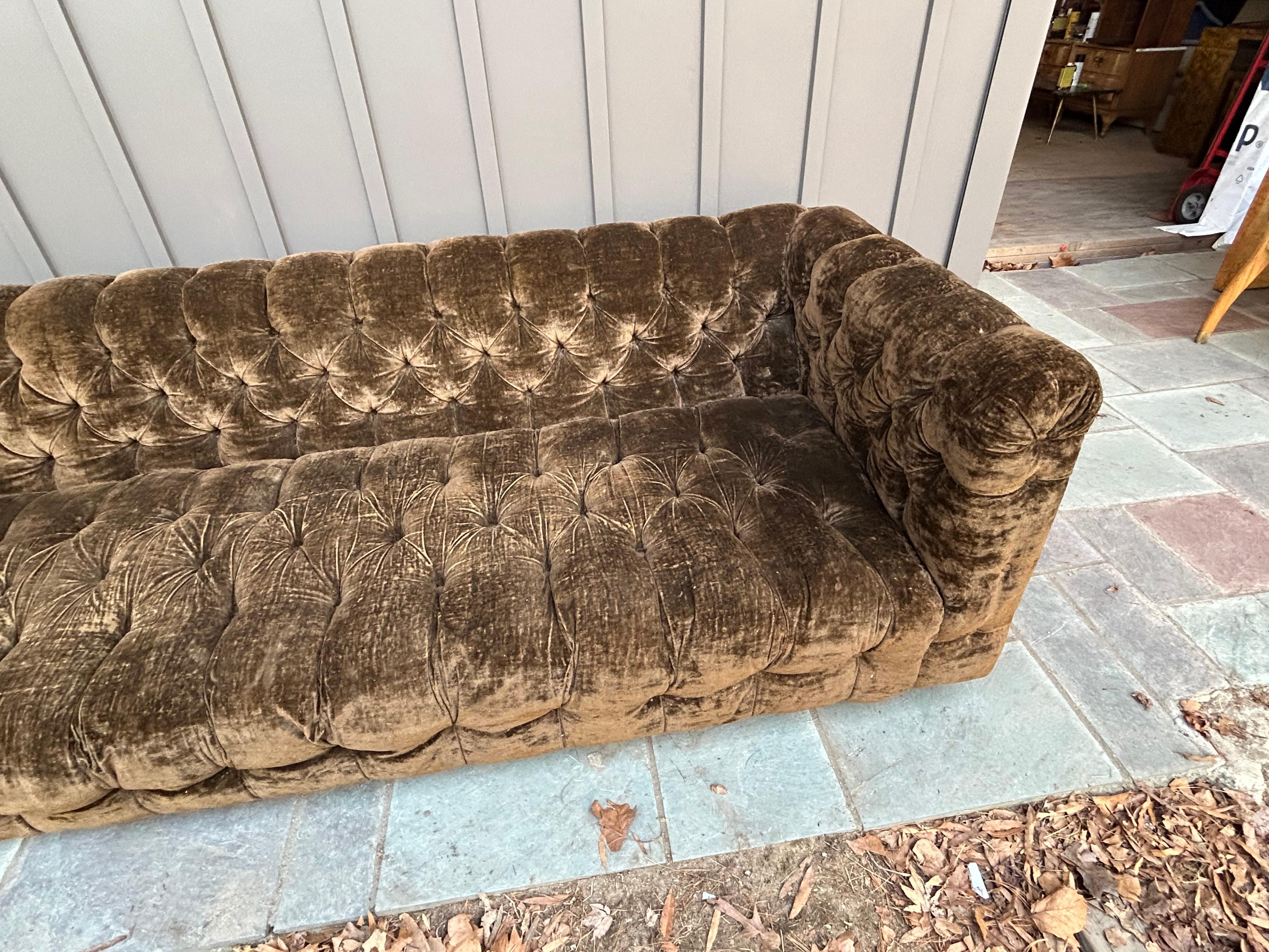 Divano vintage stile Milo Baughman Tufted Tuxedo Mid-Century Modern in vendita 2