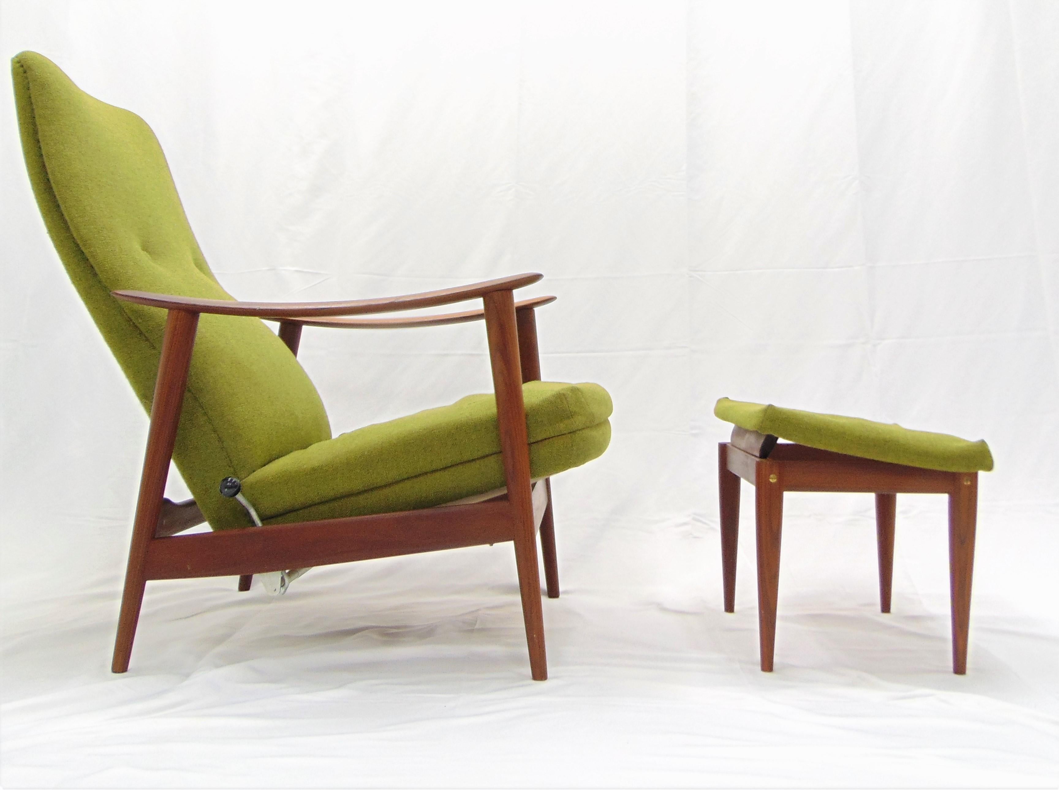 Vintage Mid Century Nowegian Recliner and Footstool by Arnt Lande for Stokke In Fair Condition In Tulsa, OK
