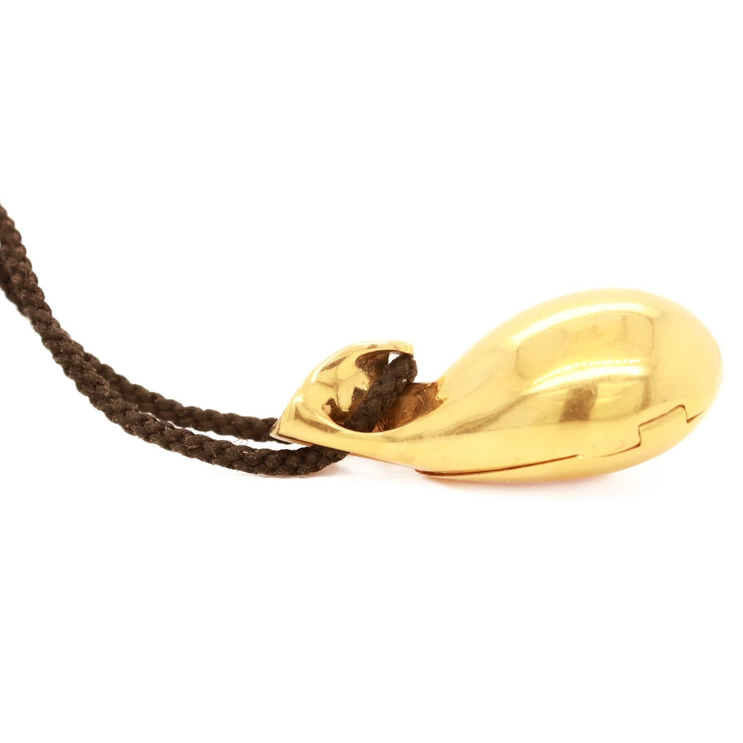 Vintage Minas Spiridis 18k Golden Pouch Pendant Necklace with Secret Compartment 9