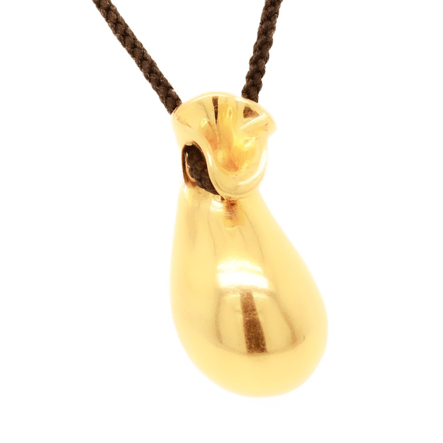 Vintage Minas Spiridis 18k Golden Pouch Pendant Necklace with Secret Compartment In Good Condition In Philadelphia, PA