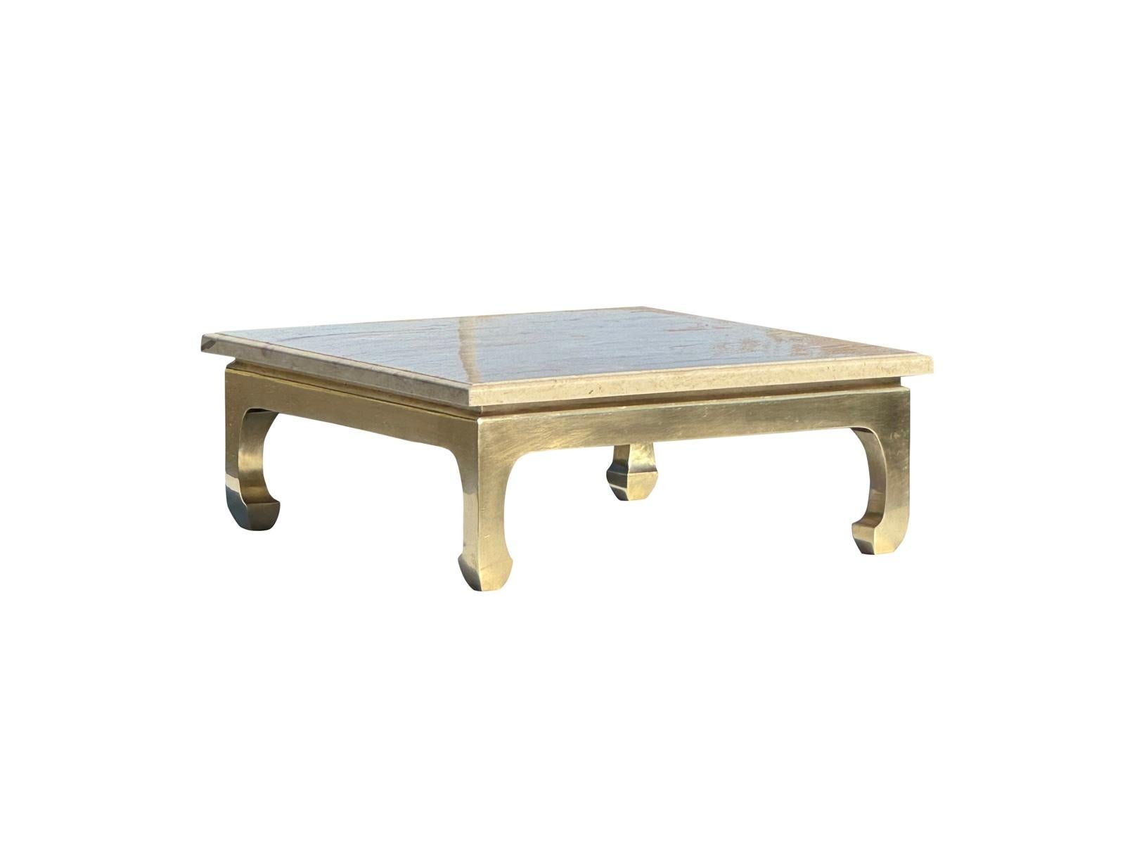 Superbe cadre en laiton poli et plateau en pierre massive. N'hésitez pas à nous envoyer un e-mail pour plus de détails. 