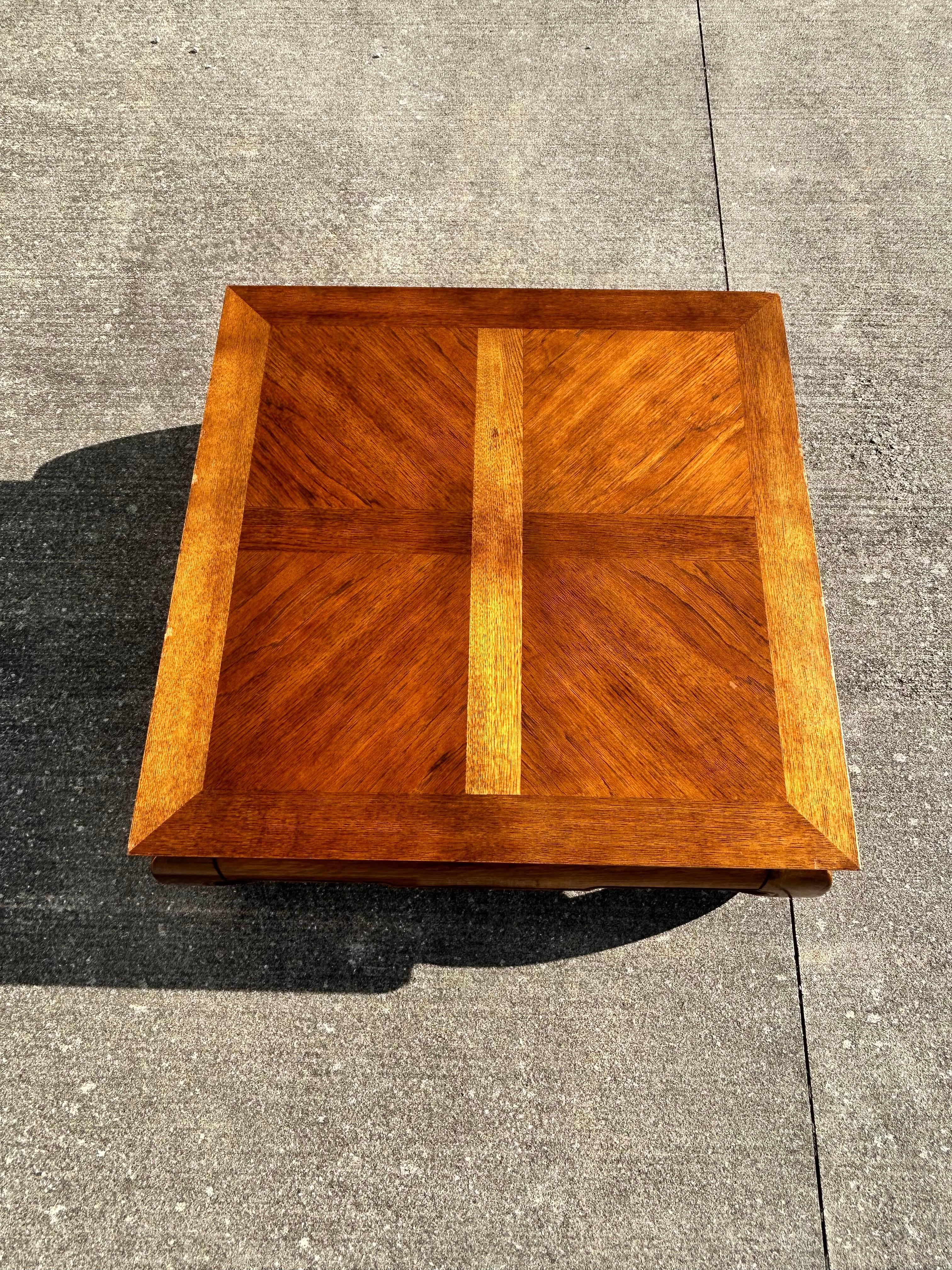 Mesa de centro vintage estilo Ming en venta 4