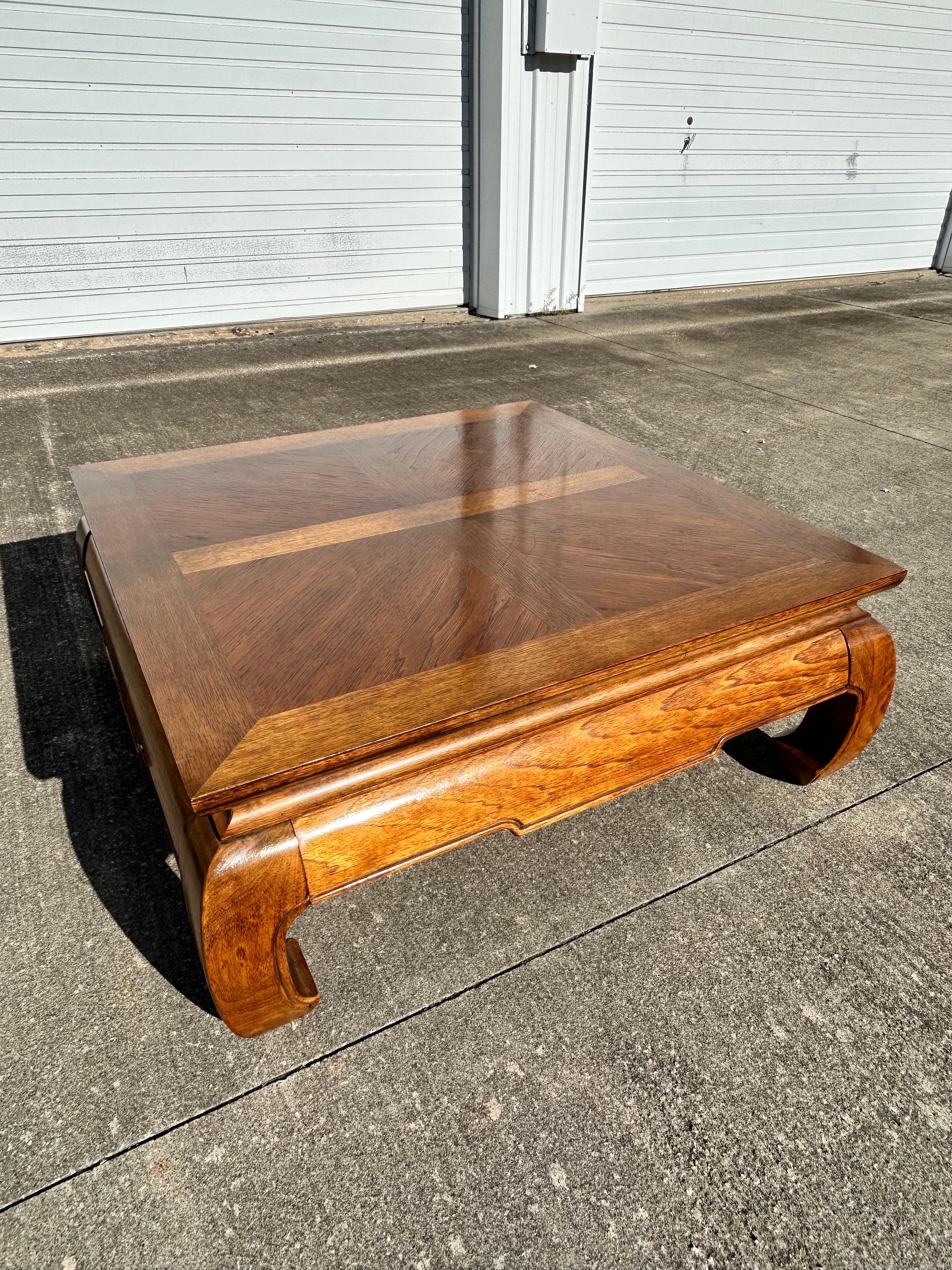 Mesa de centro vintage estilo Ming Estadounidense en venta
