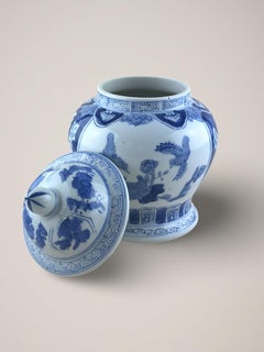 Vaso da tempio d'epoca in stile Ming in porcellana smaltata blu e bianca