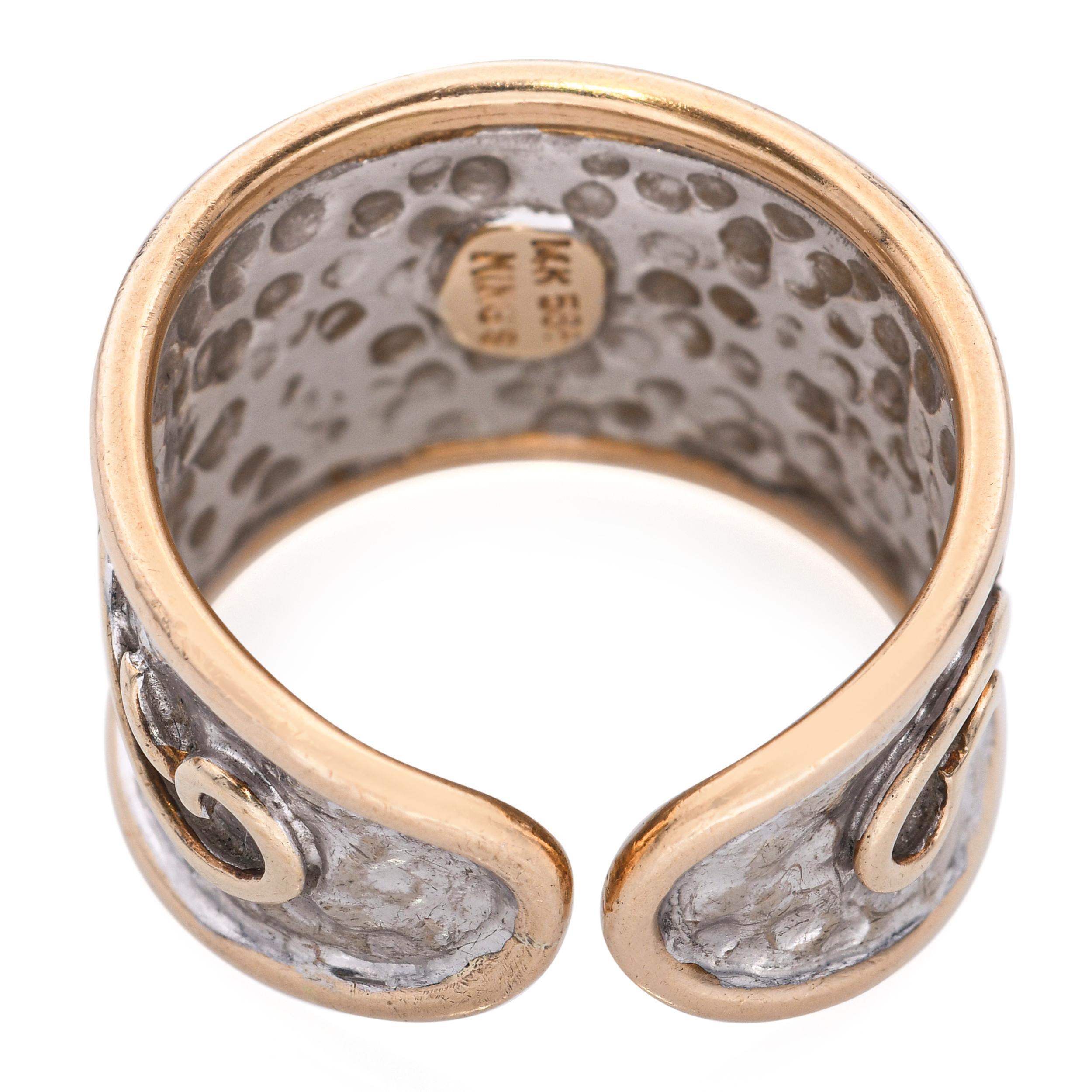 Vintage Ming's 14k Two-Tone Gold Hammered and Chased Motif Open Band Ring In Good Condition For Sale In New York, NY