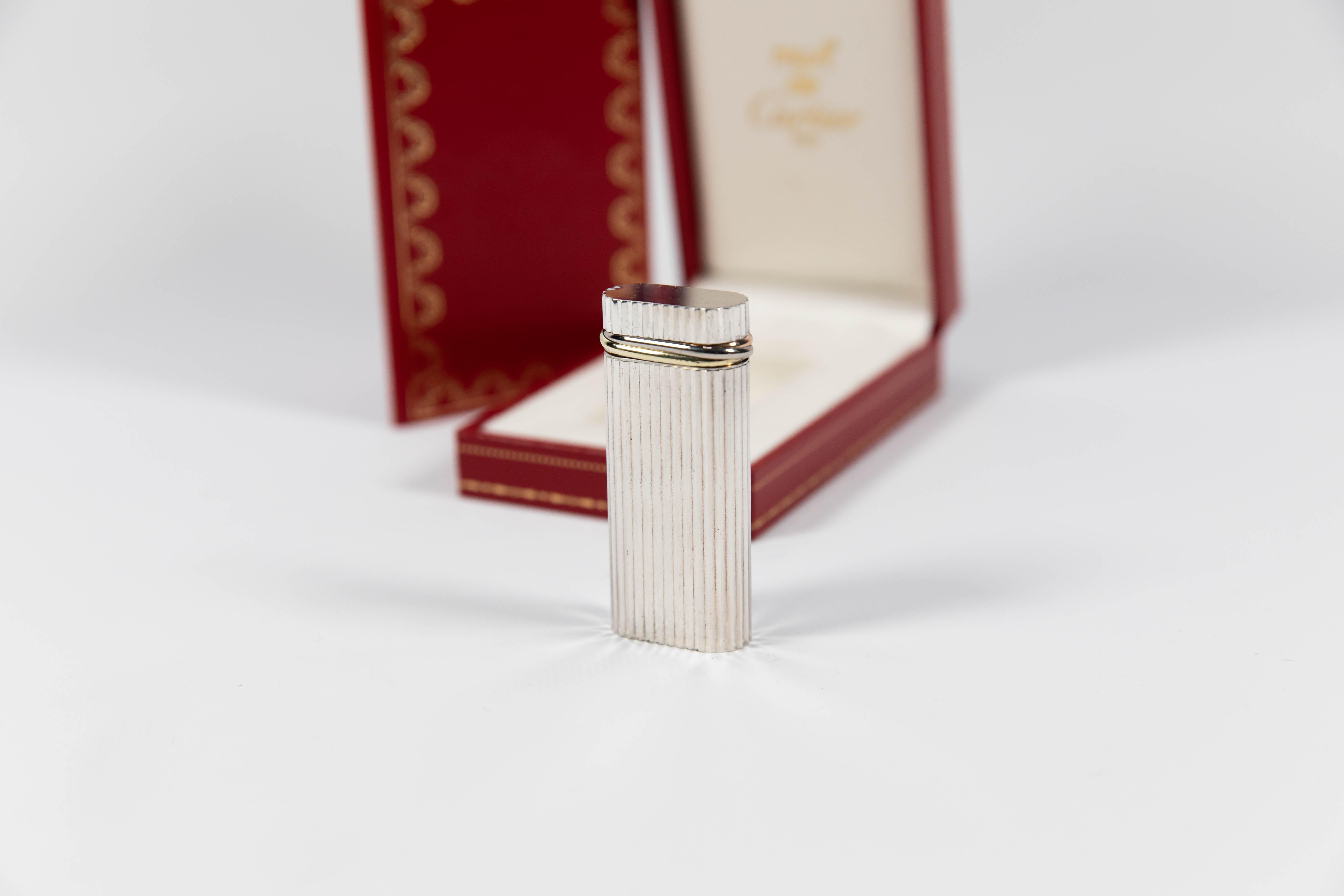 Vintage Mini Cartier Les Must Trinity lighter Silver Plated Complete with Box &  In Good Condition In DELFT, NL