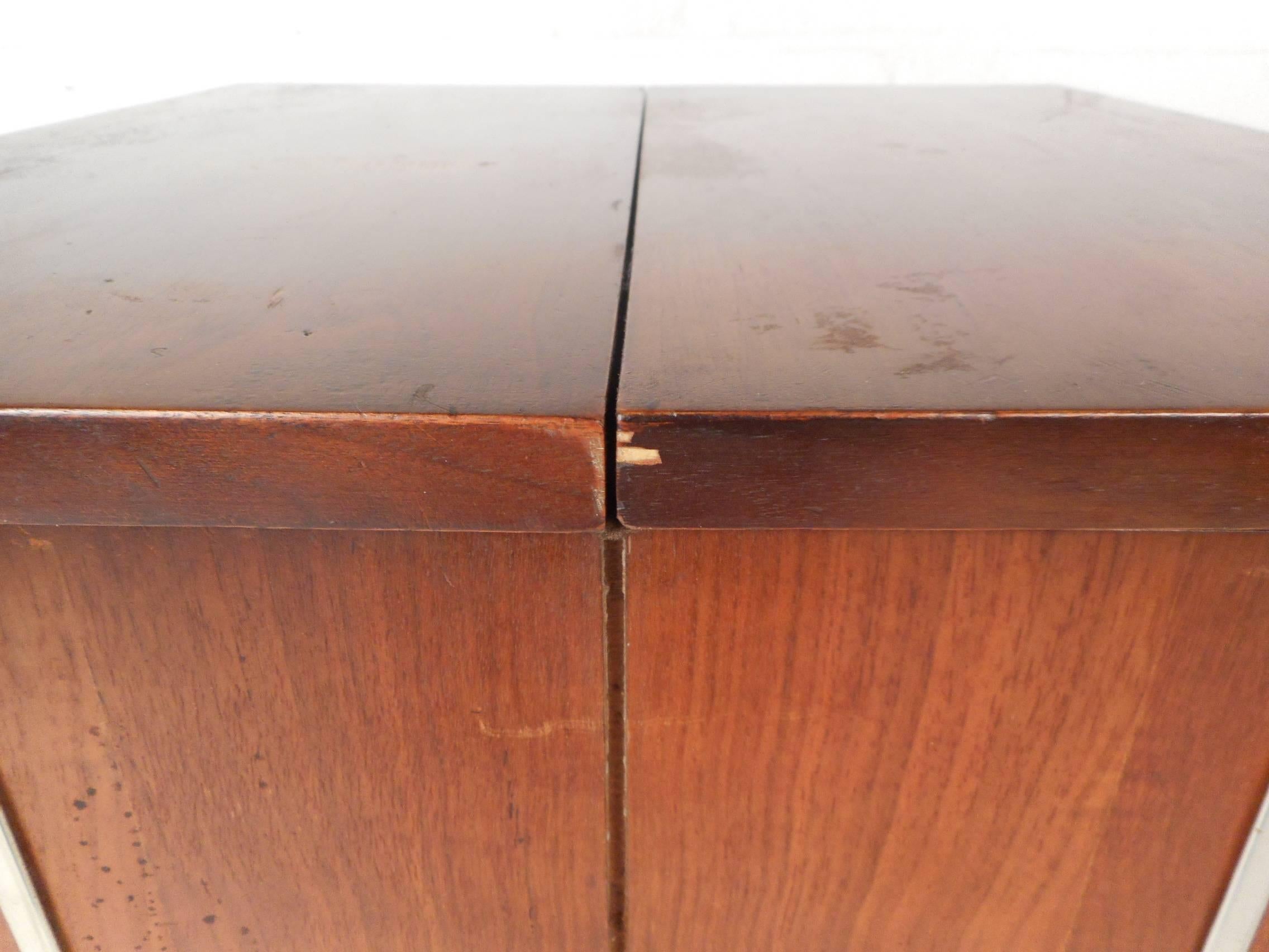 Vintage Mini Swivel Bar by Lane Furniture 2