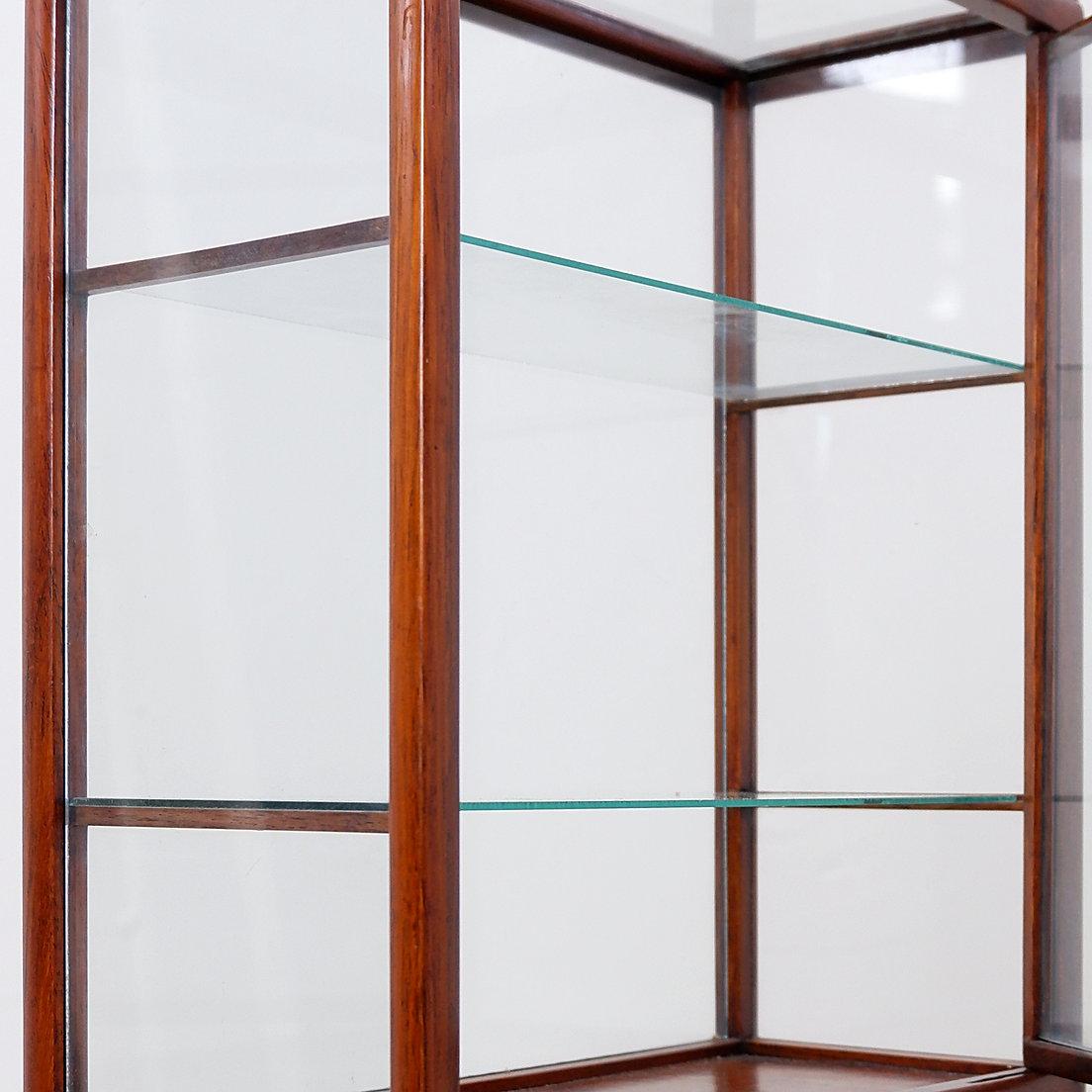 Vintage Miniature display cabinet to stand en vente 5
