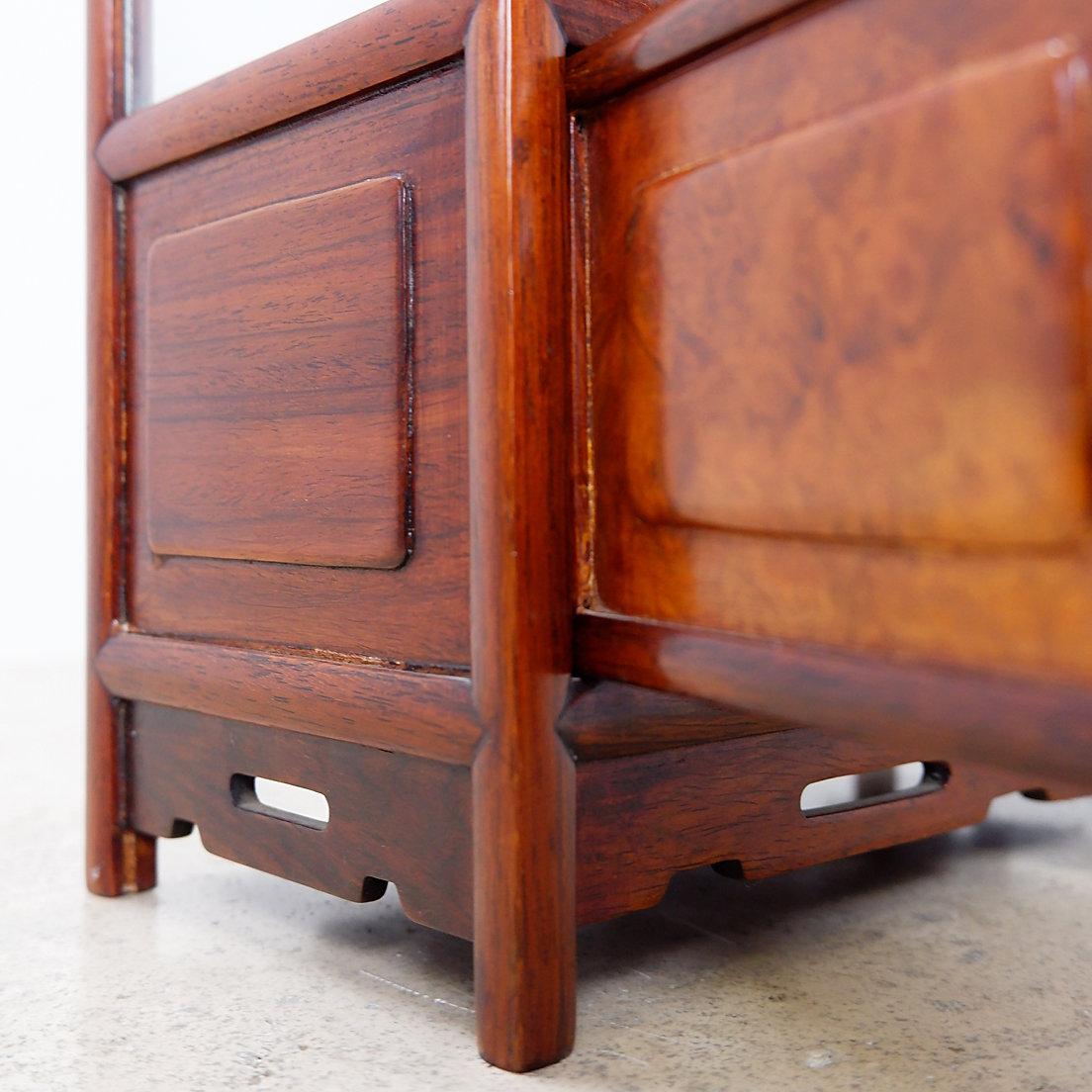 Vintage Miniature display cabinet to stand en vente 8