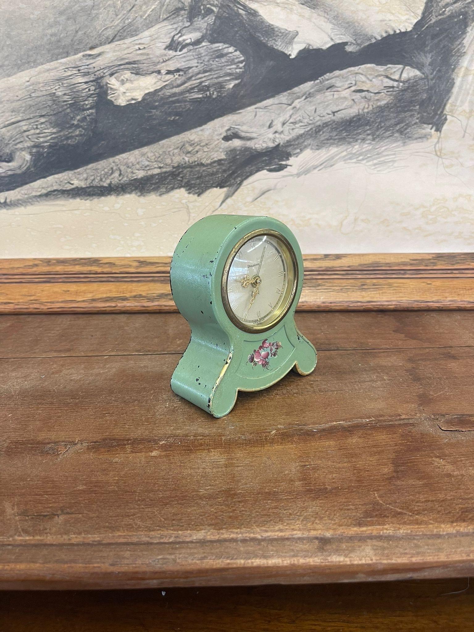 Vintage Miniature Deutsch dekorative Uhr von Domino mit Spieluhr. (Moderne der Mitte des Jahrhunderts) im Angebot