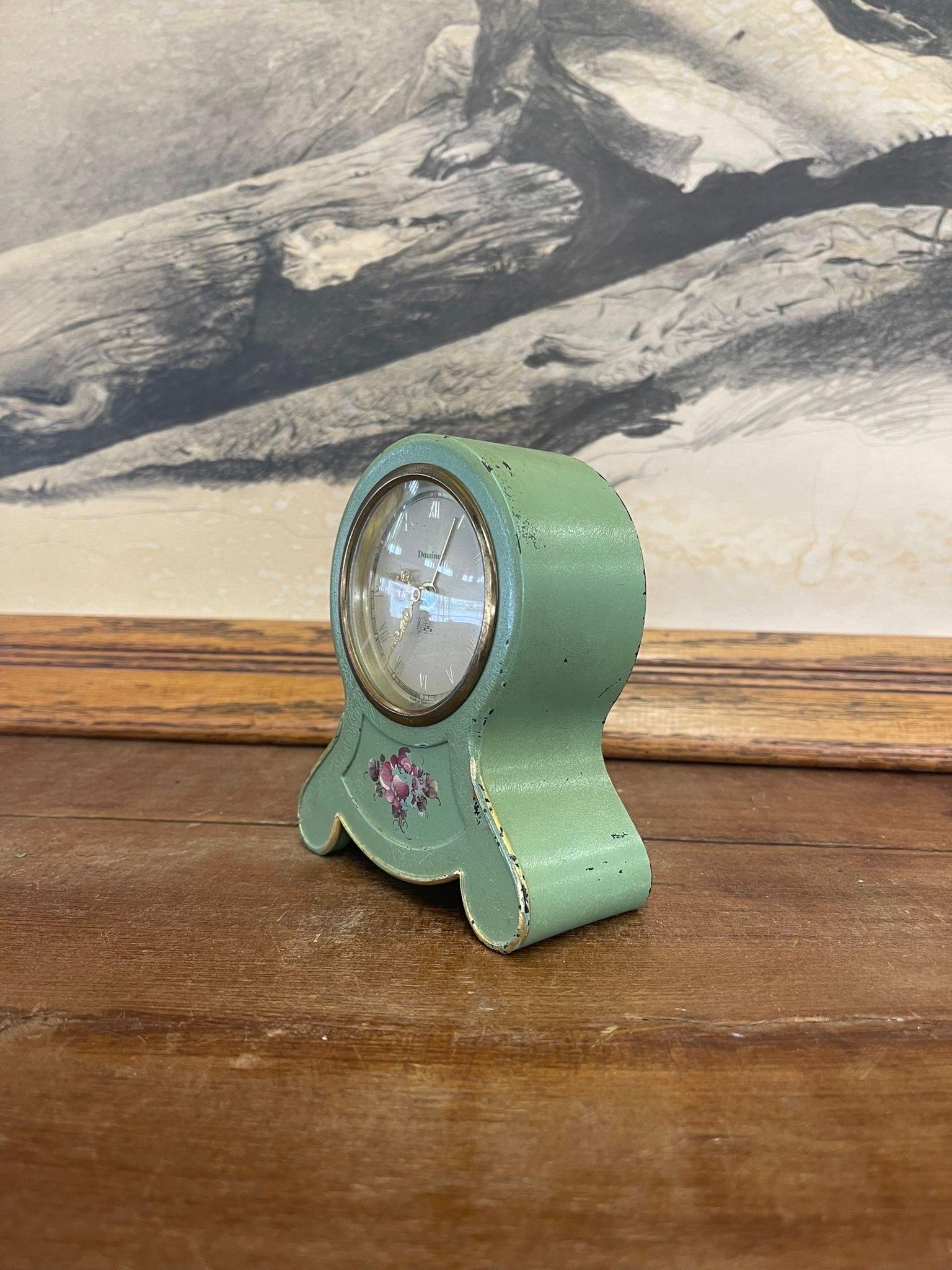 Vintage Miniature Deutsch dekorative Uhr von Domino mit Spieluhr. im Zustand „Gut“ im Angebot in Seattle, WA