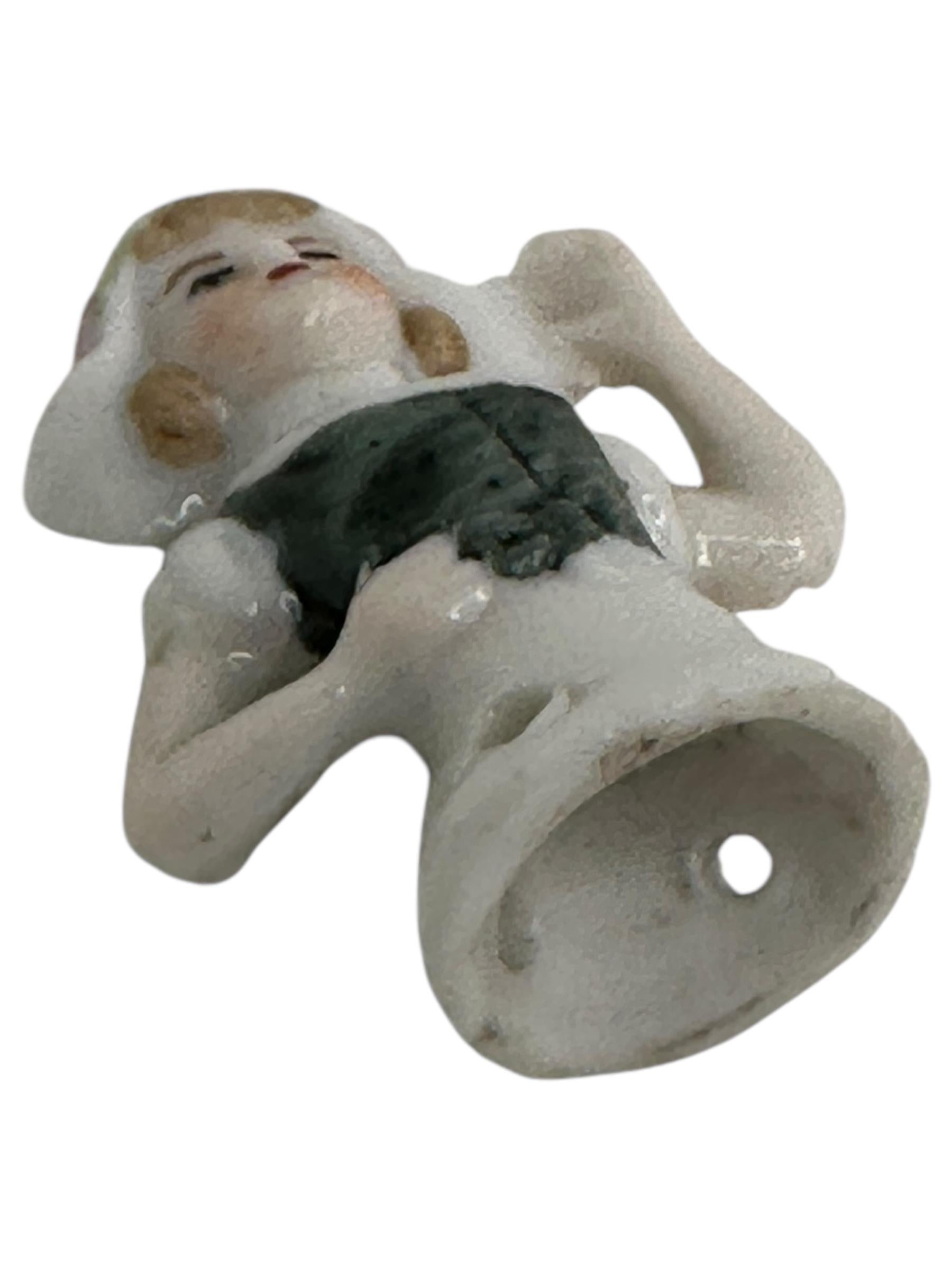 Miniatura d'epoca di mezza bambola di porcellana tedesca, ragazza olandese, spilletta acchiappagoccia 1910 in vendita 6