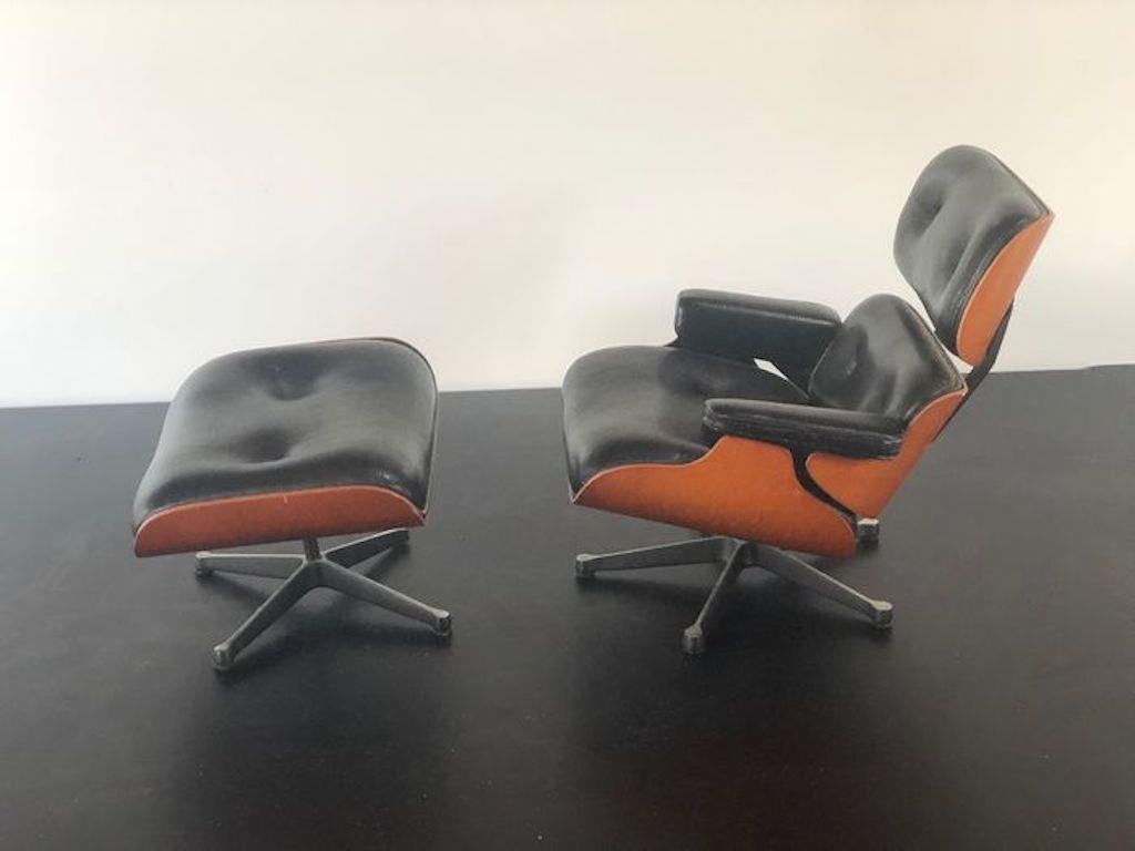 Vintage Miniature of Charles Eames, Ray Eames - Vitra Design Museum - 670 lounge chair and 671 ottoman

The Vitra Design Museum has been producing miniature replicas of furniture design milestones from its collection for over two decades. The