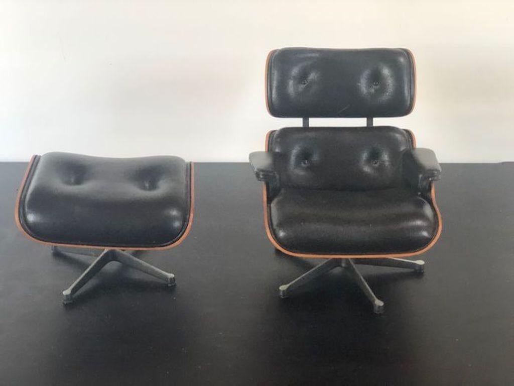 Vintage Miniatur von Charles Eames Vitra Design Museum Lounge Chair und Ottoman (Moderne der Mitte des Jahrhunderts)