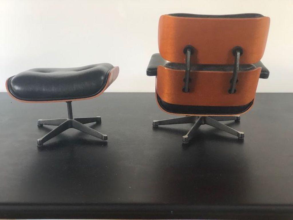 Vintage Miniatur von Charles Eames Vitra Design Museum Lounge Chair und Ottoman (20. Jahrhundert)