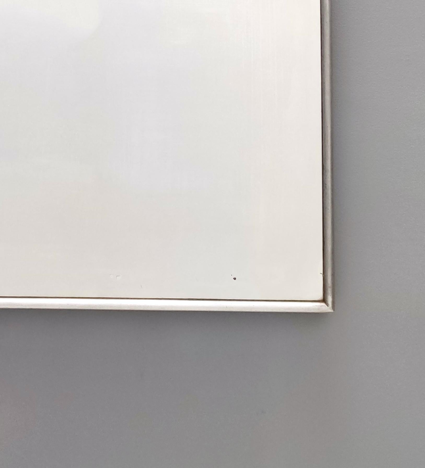 Espejo de Pared Vintage Minimal con Forma de Escudo y Marco de Acero, Italia mediados del siglo XX en venta