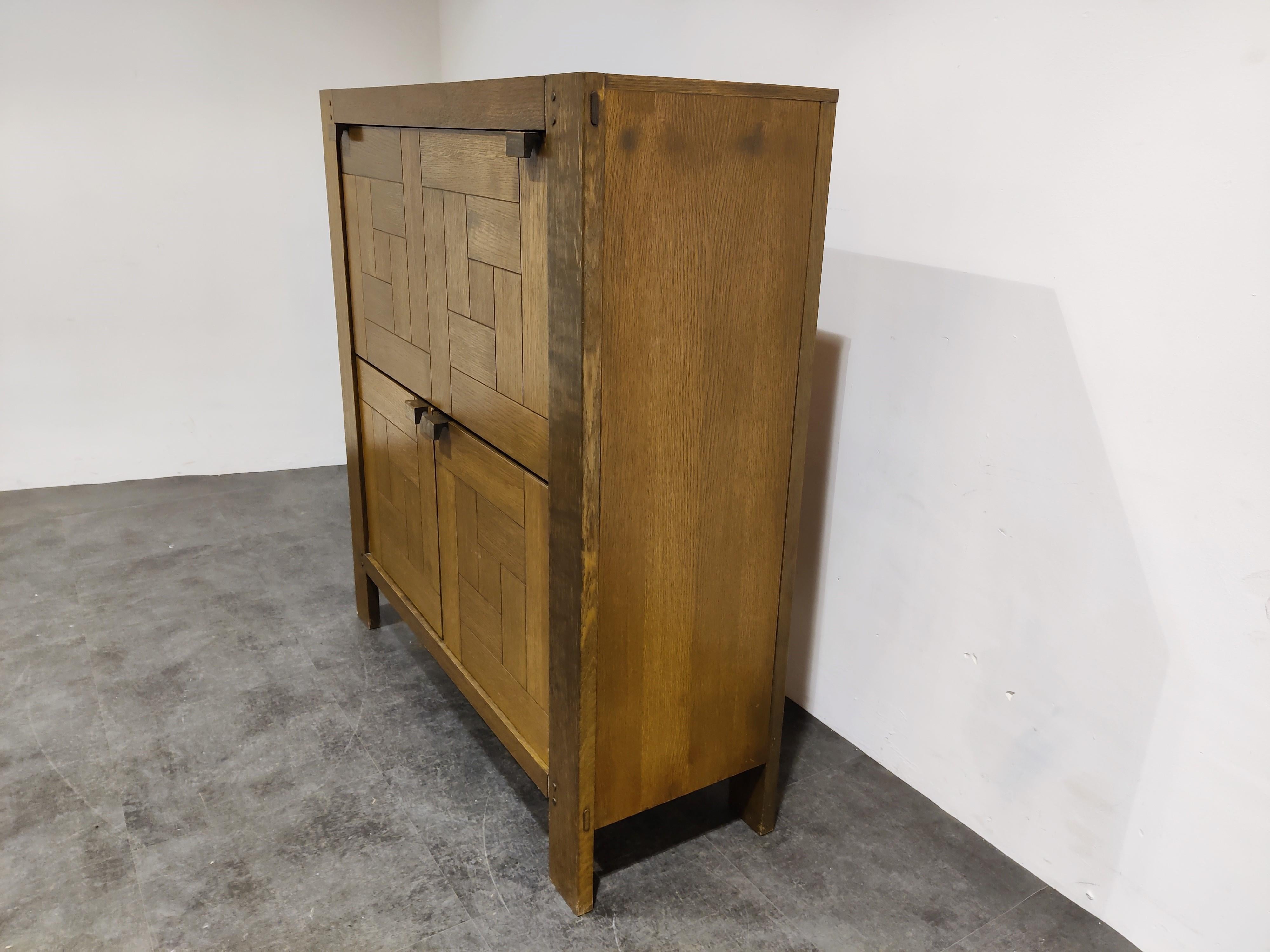 Mid-20th Century Vintage Minimalist Bar Cabinet, 1960s