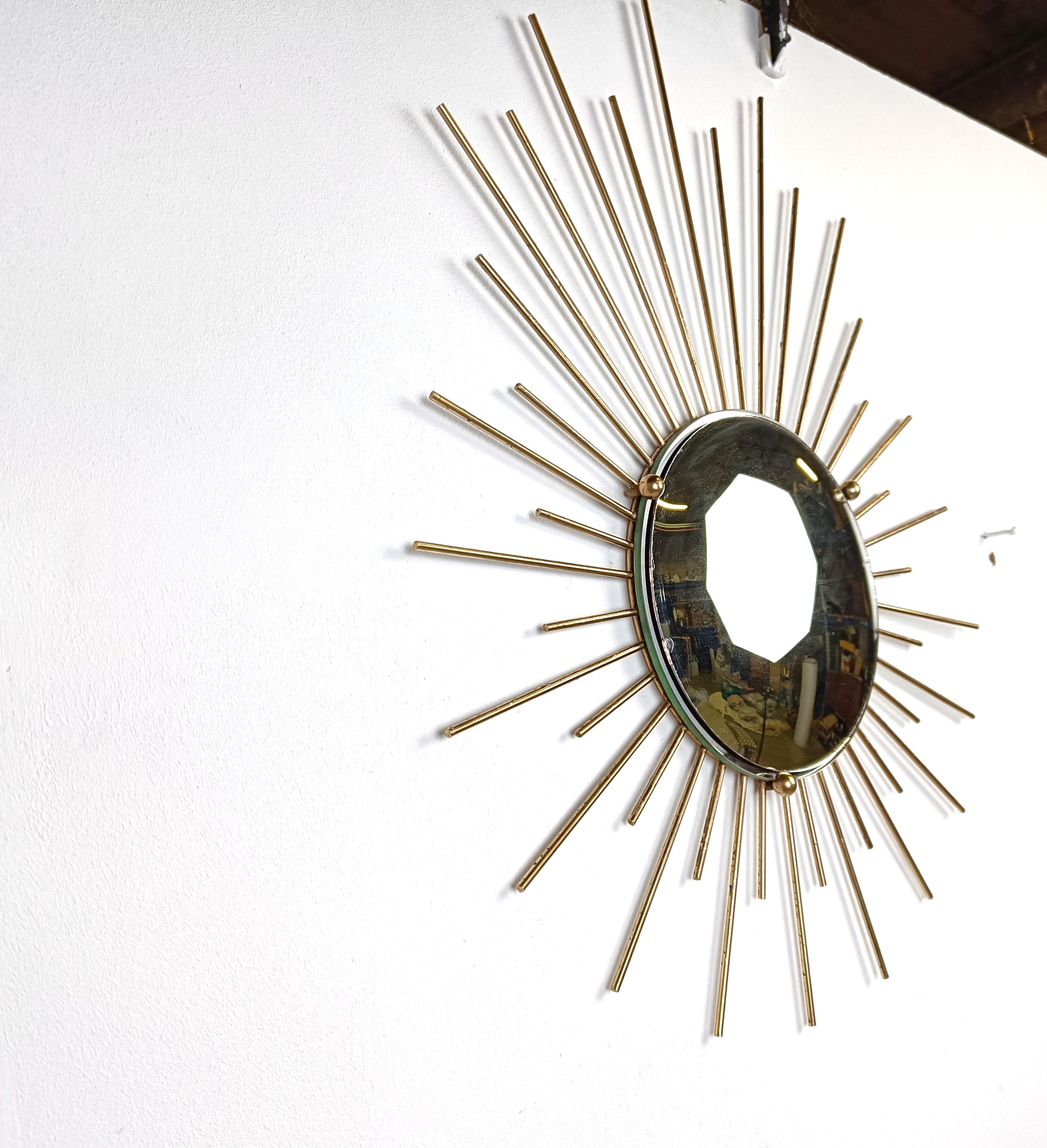 Vintage minimalist brass sunburst mirror, 1970s  In Good Condition In HEVERLEE, BE