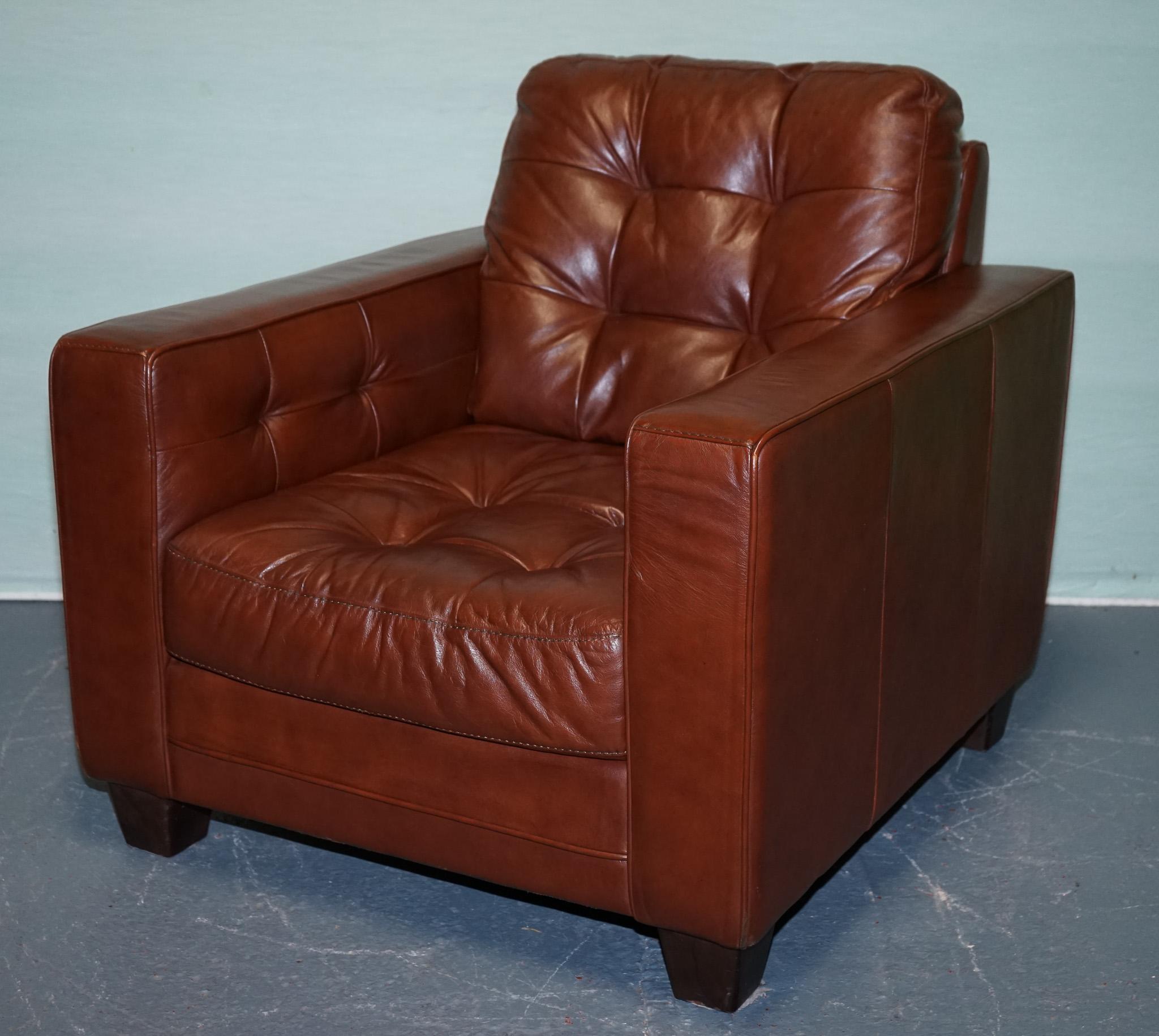 A lovely Brown Leather Armchair, in good condition.  

lease carefully examine the pictures to see the condition before purchasing, as they form part of the description. If you have any questions, please message us. 

Measurements

Height without