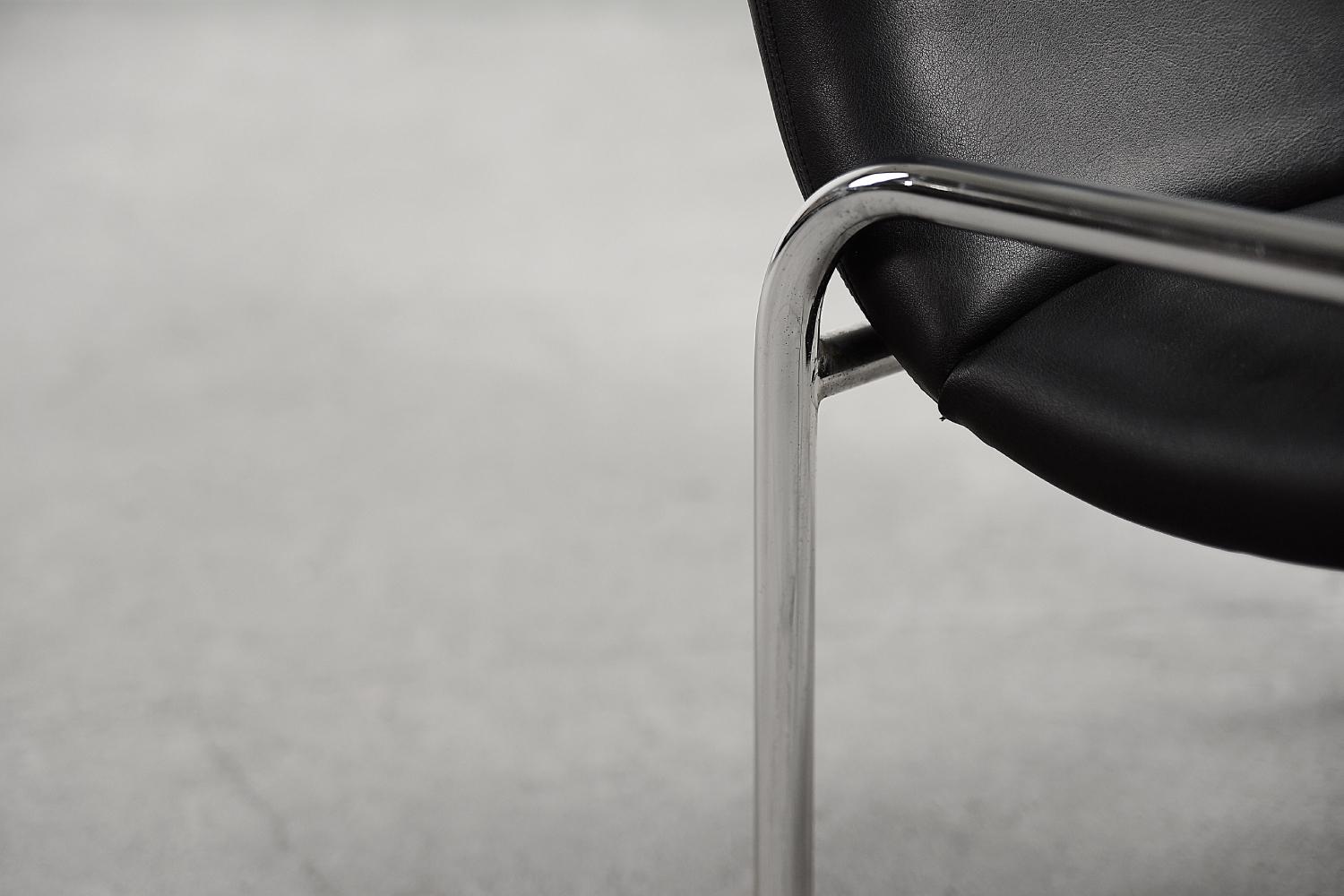 Pair of  Vintage German Minimalist Chrome Black Armchairs from Thonet, 1970s For Sale 9