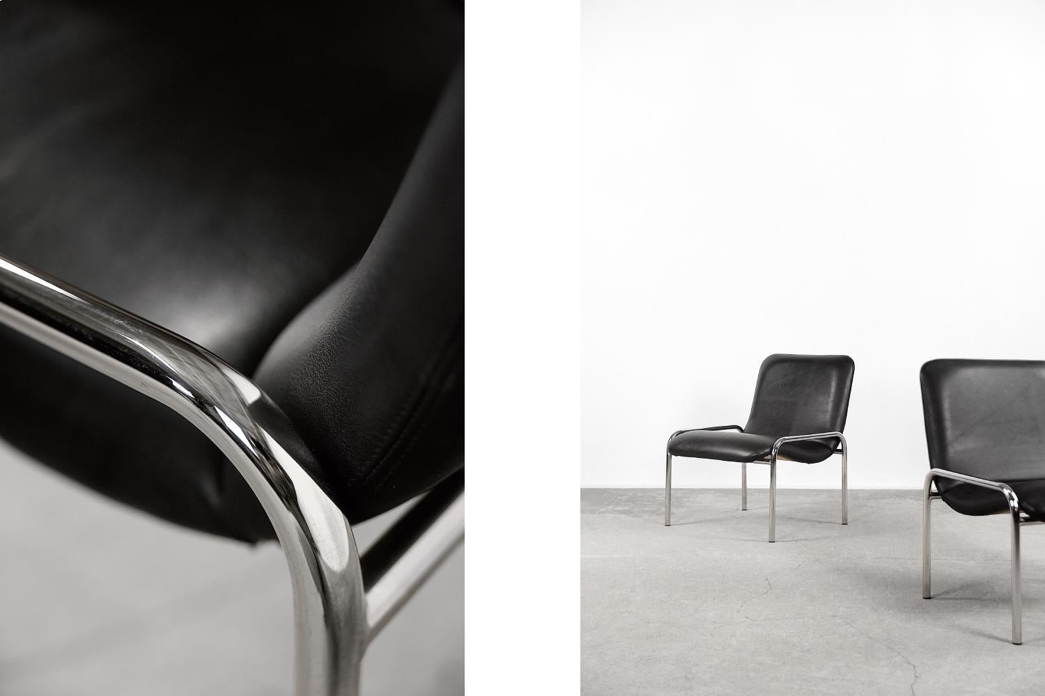 Pair of  Vintage German Minimalist Chrome Black Armchairs from Thonet, 1970s In Good Condition For Sale In Warszawa, Mazowieckie