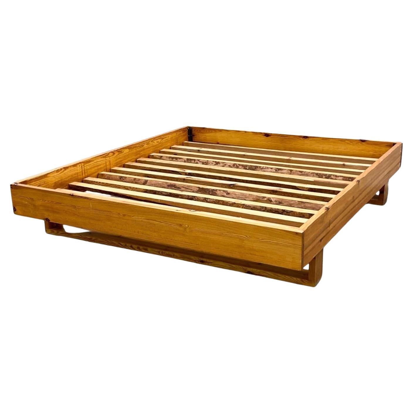 Marco de cama flotante Vintage Minimalista Holandés de pino viejo King Rústico Escandinavo moderno