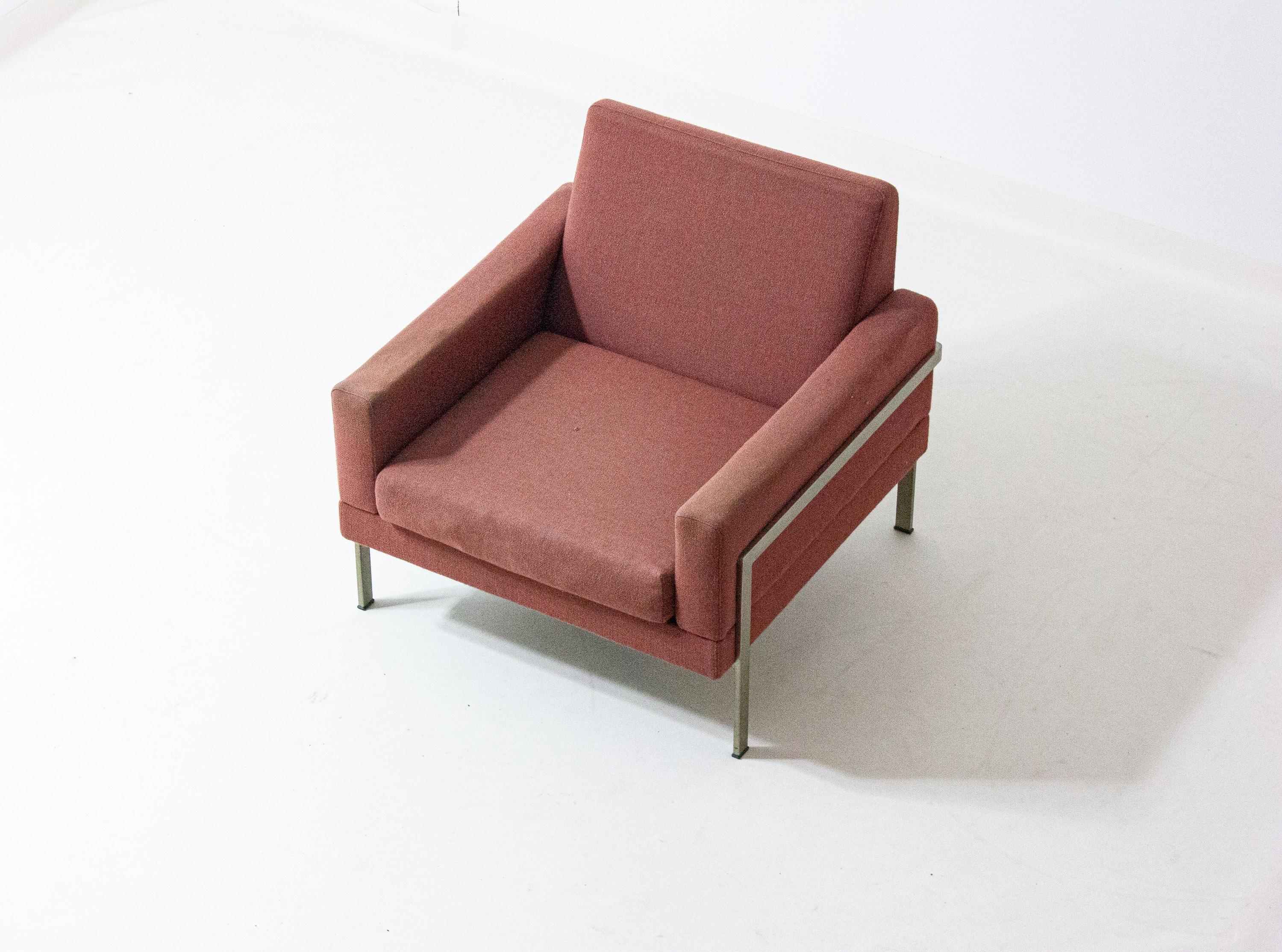 Minimalistischer Gelderland Sessel, 1960er Jahre im Angebot 1