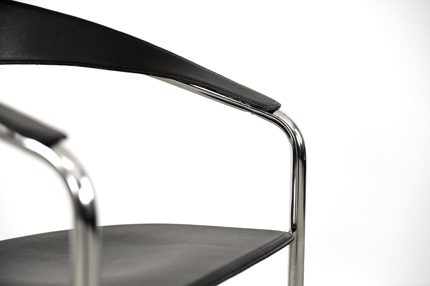 Late 20th Century Vintage Minimalist Italian Chrome & Black Leather Canasta Chair from Arrben For Sale